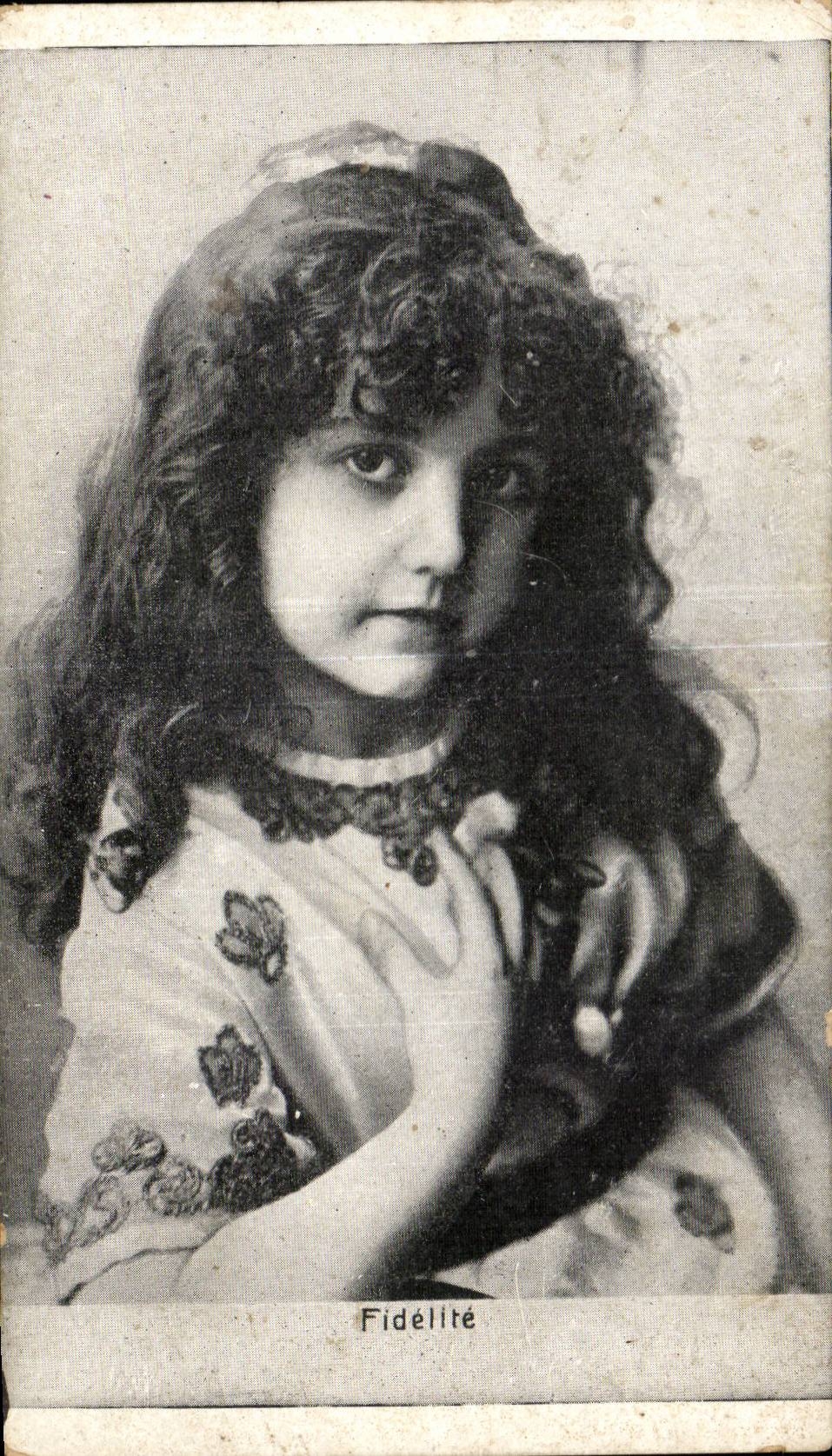 Fantasy - Children - Lovely Girl with serious gauze - CPA