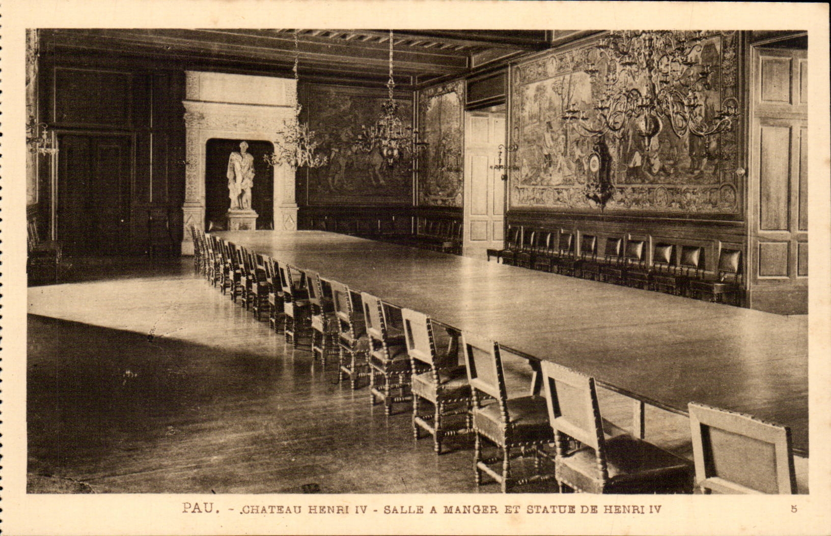 Pau - Schloss Henri IV - Esszimmer und Statue - CPA