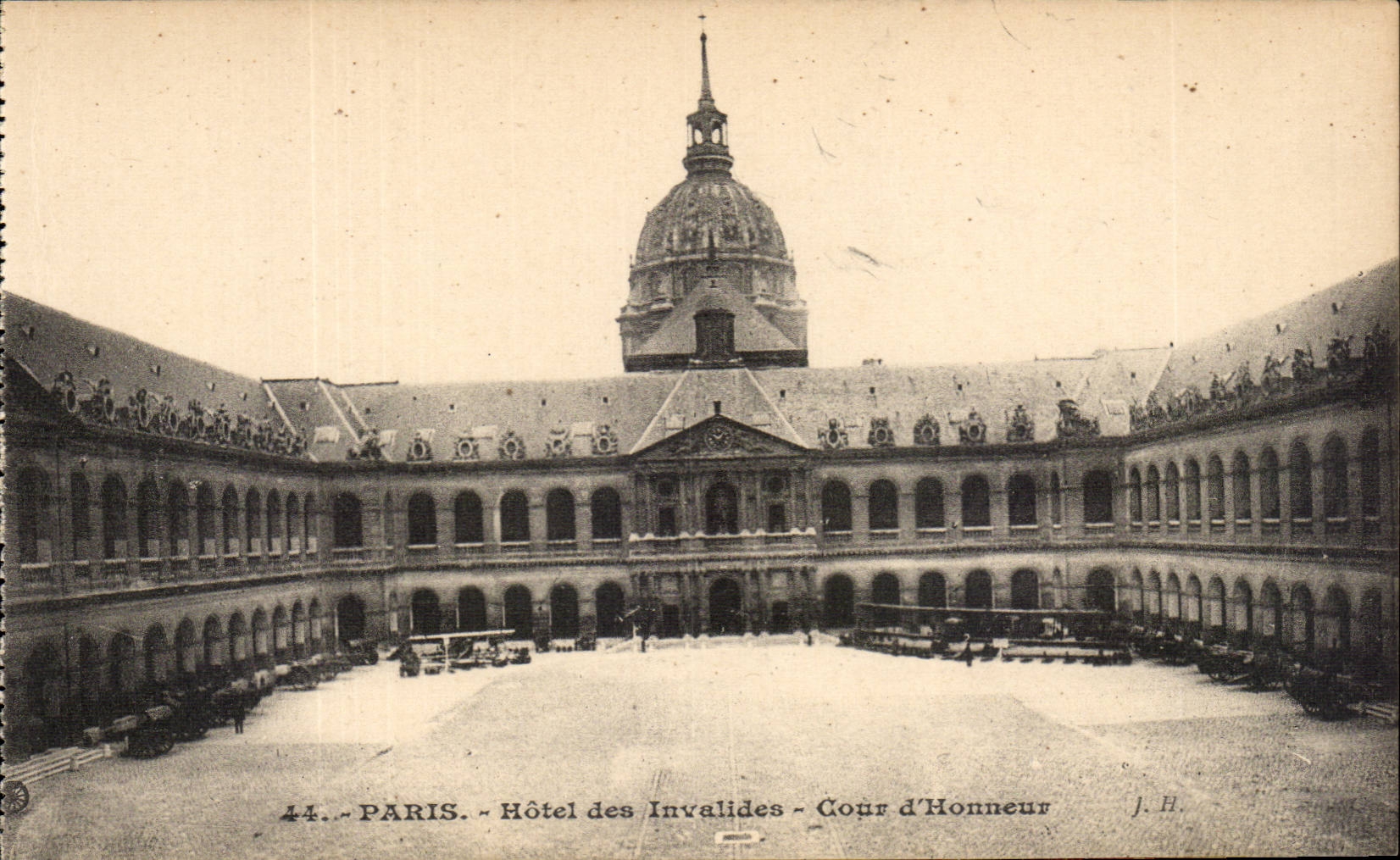 Paris - 7 - Hotel of Invalides - Main courtyard - the CPA
