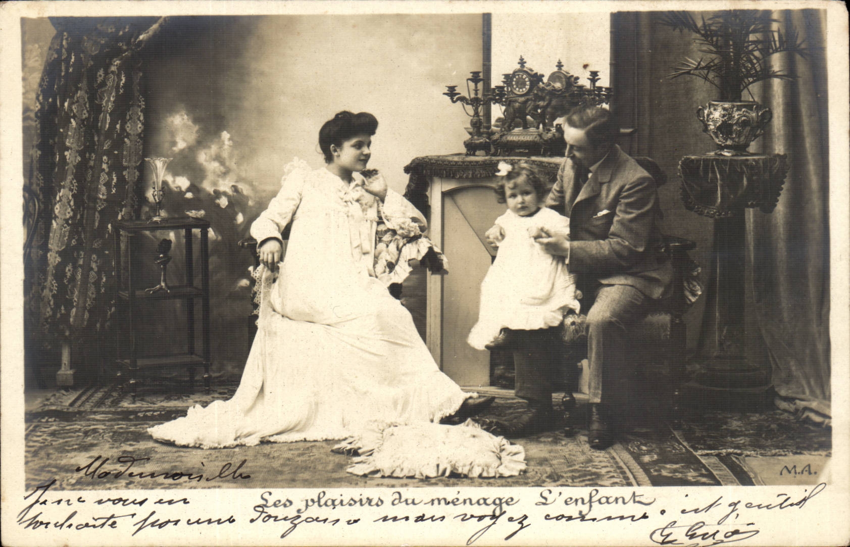 Fantaisie - Couple and baby - bebe Les plaisirs du menage L'enfant CPA 