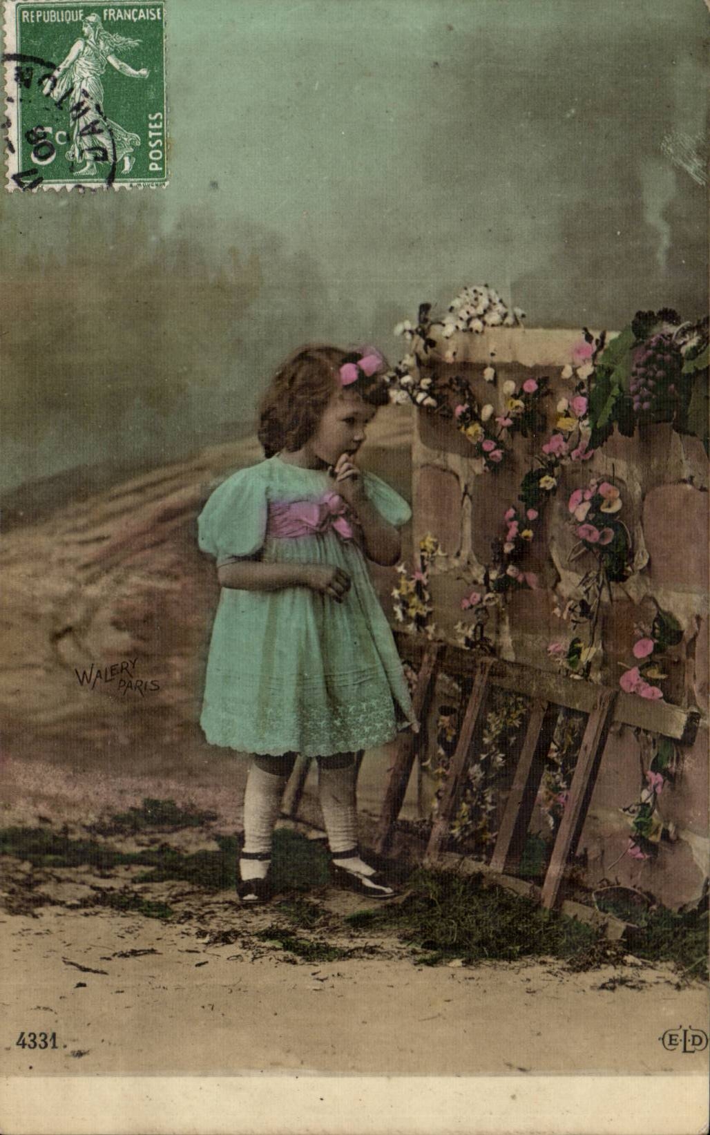 Fantasy - Child - Little girl with big bow in hating CPA