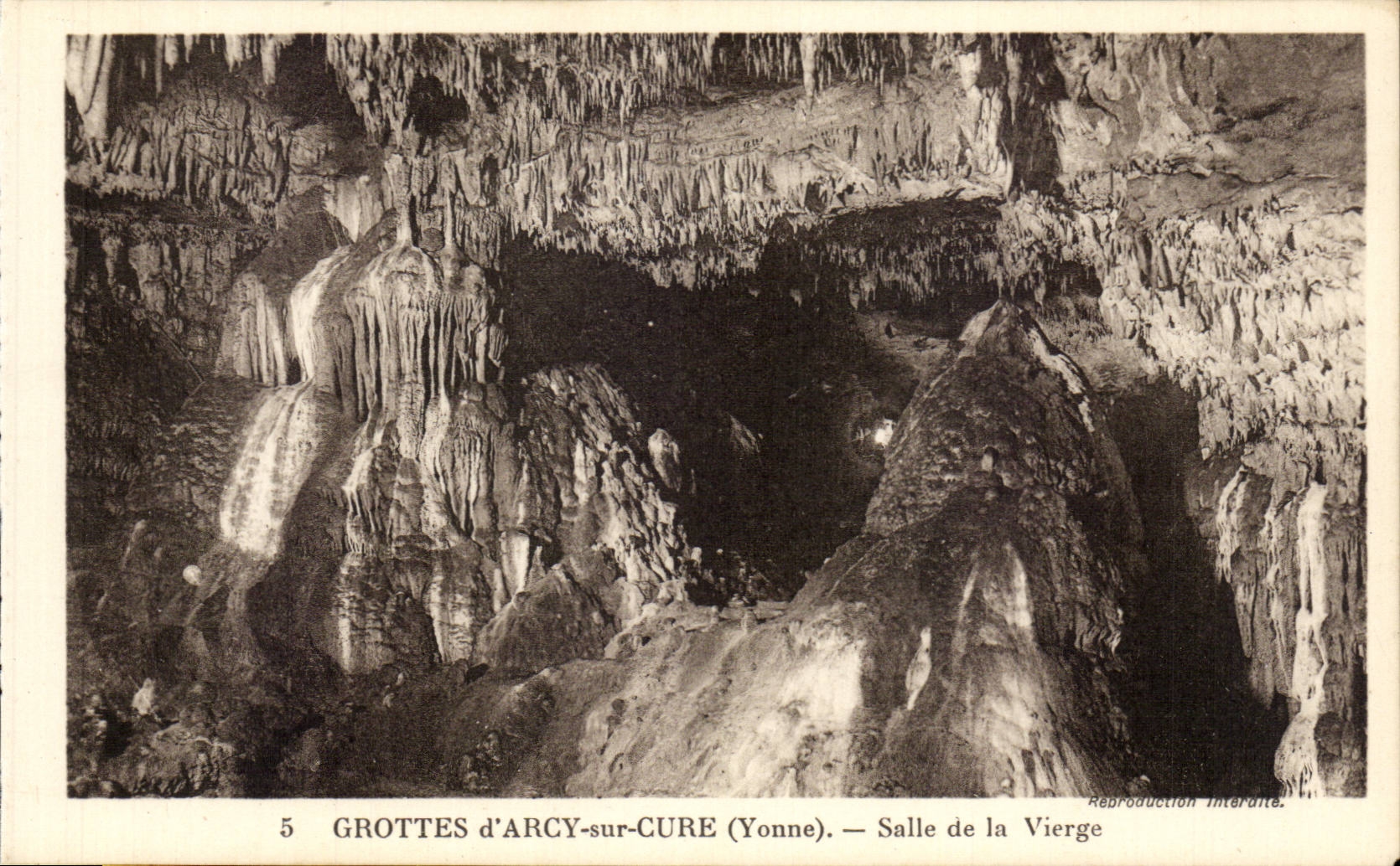 CPA Caves of Arcy on Cure Room of the virgin