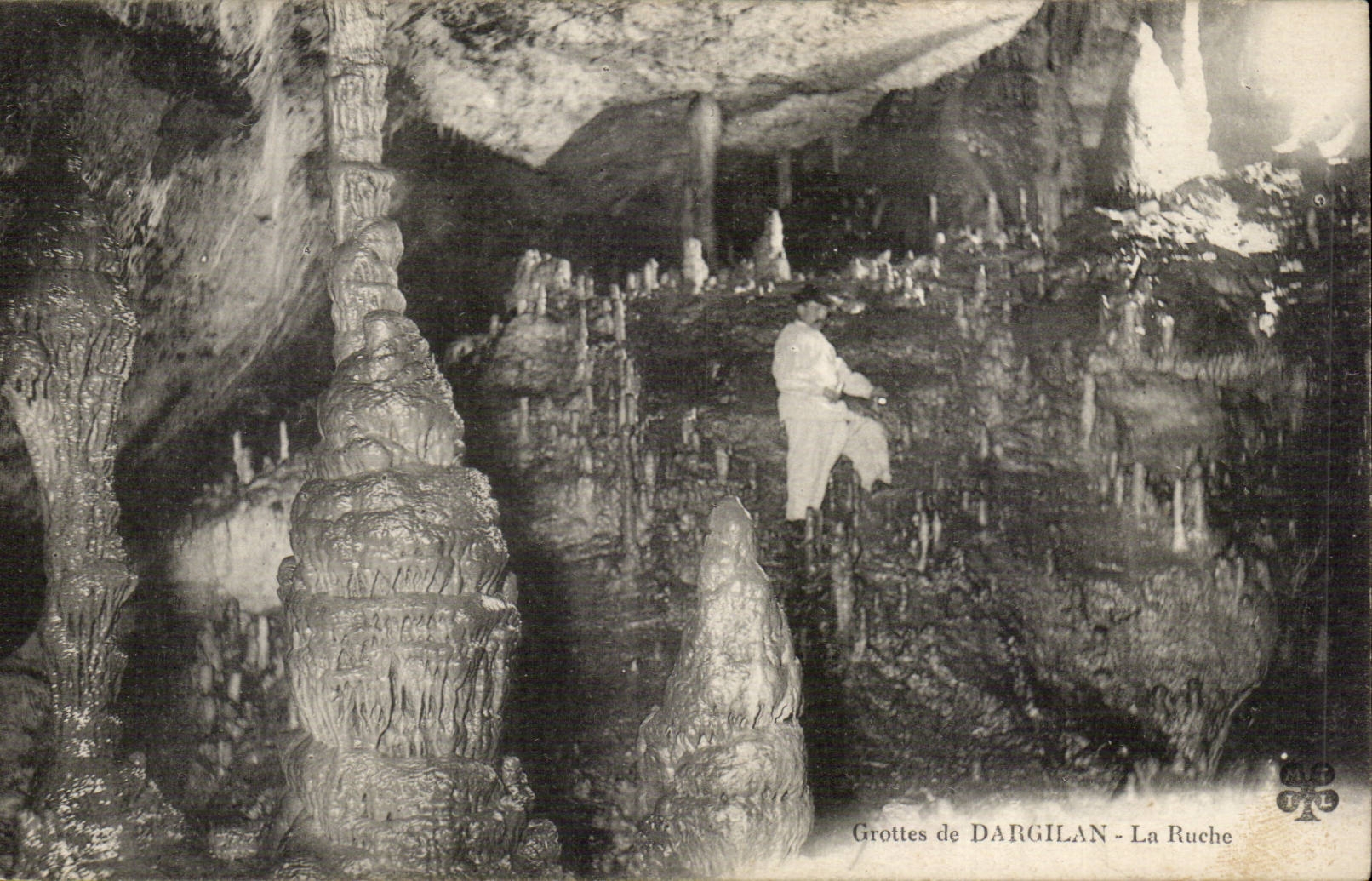 CPA Caves of Dargilan the hive
