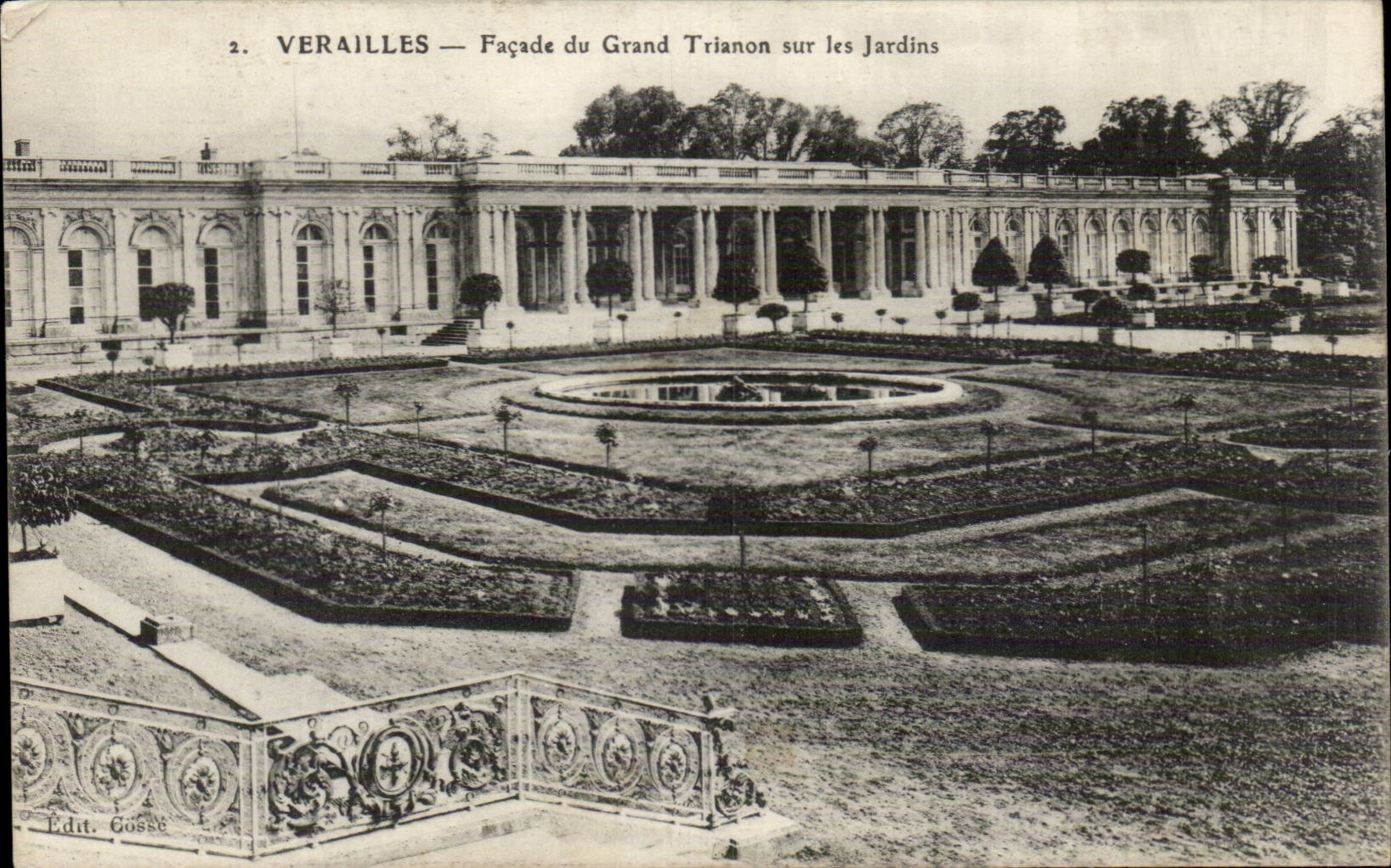 CPA Versailles Frontage of large Trianon on the gardens