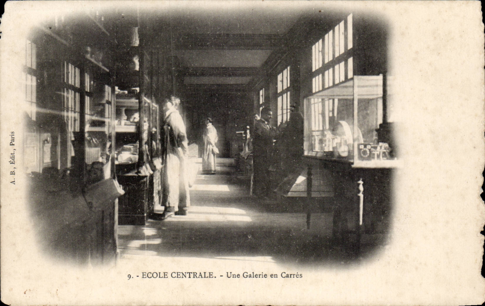 Paris - 3 - Central School - a Gallery in Cares - CPA