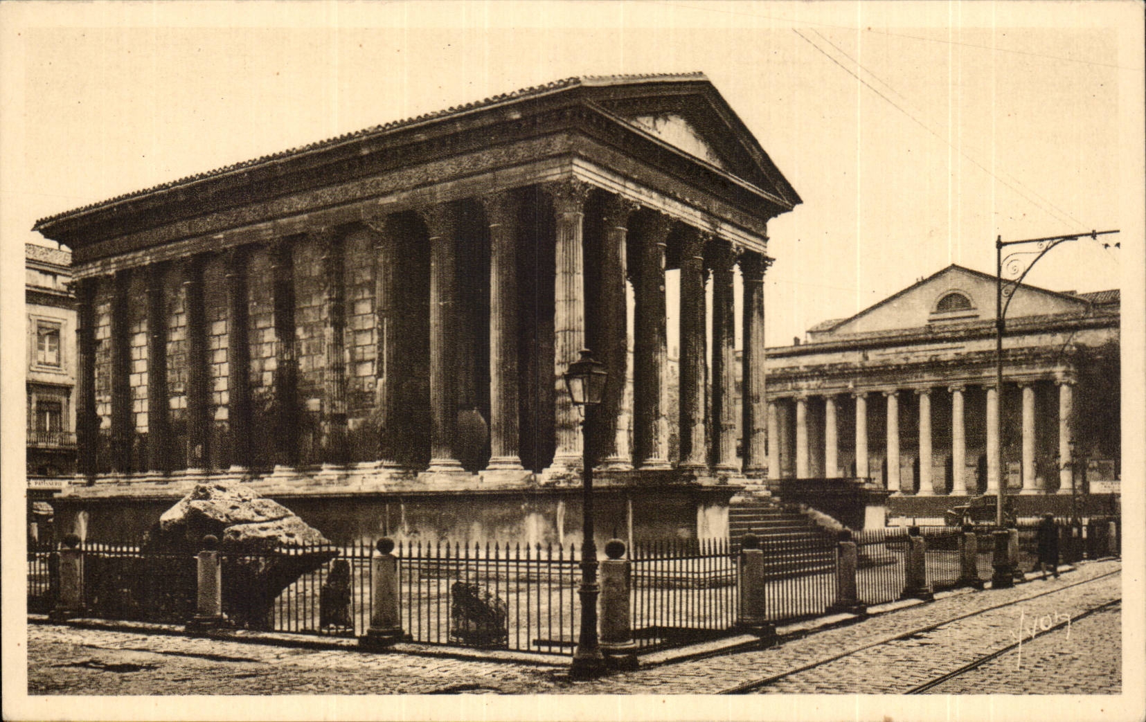 Nimes - das Haus-Quadrat und das Theater - CPA