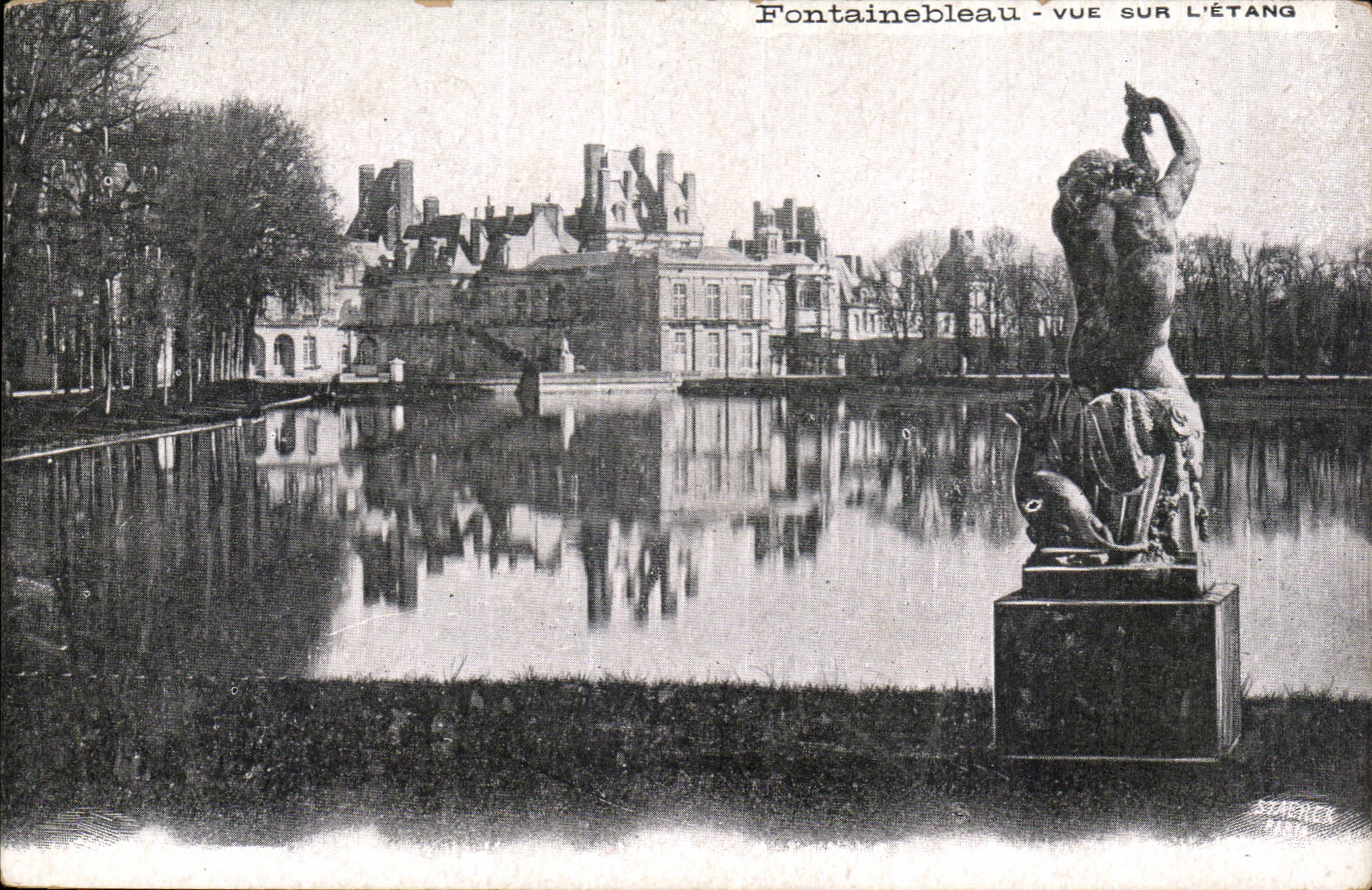 Fontainebleau - Sight on the Pond - CPA