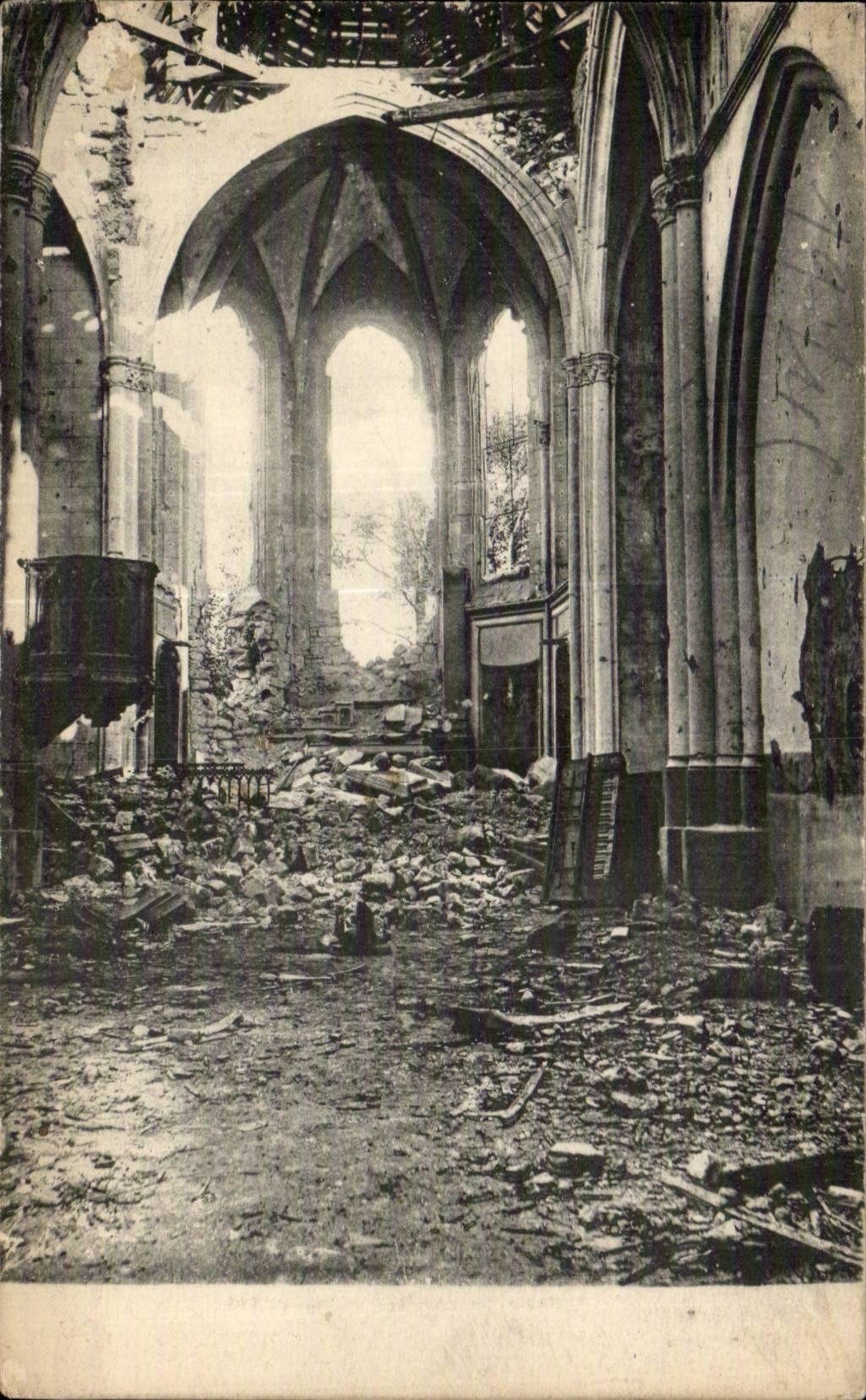 Militaria - Church in Ruins after bombardment - CPA