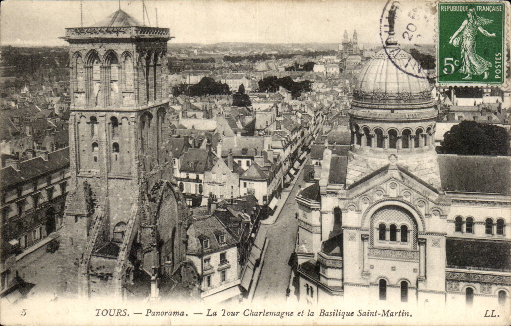 CPA Tours La tour Charlemagne et la basilique Saint Martin