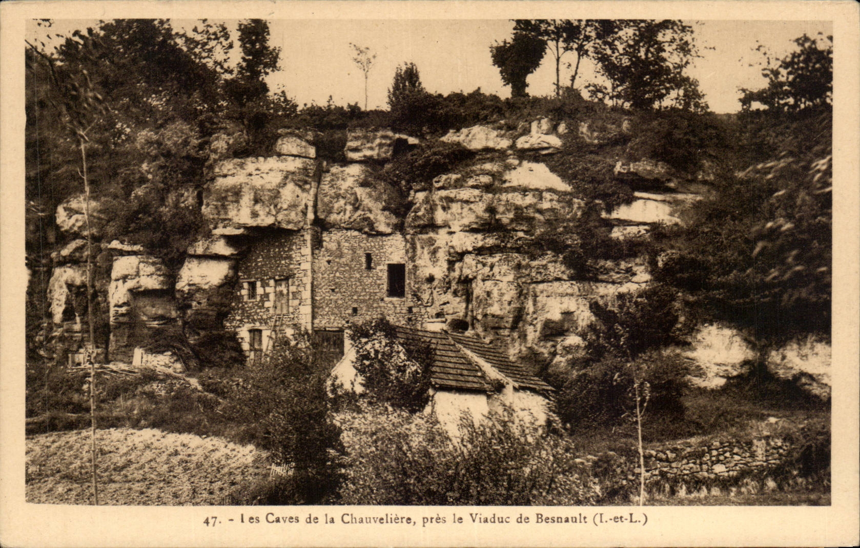 CPA Les caves de la Chauveliere pres le viaduc de Besnault