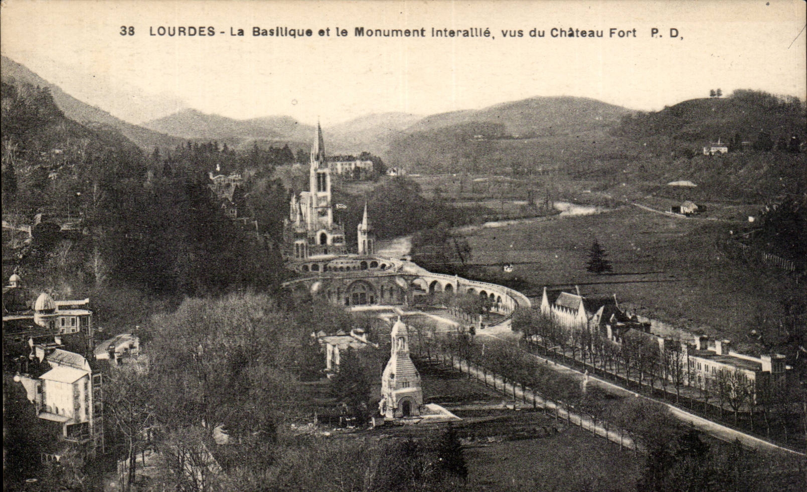 CPA Lourdes the basilica and the interallied monument seen of the strong castle