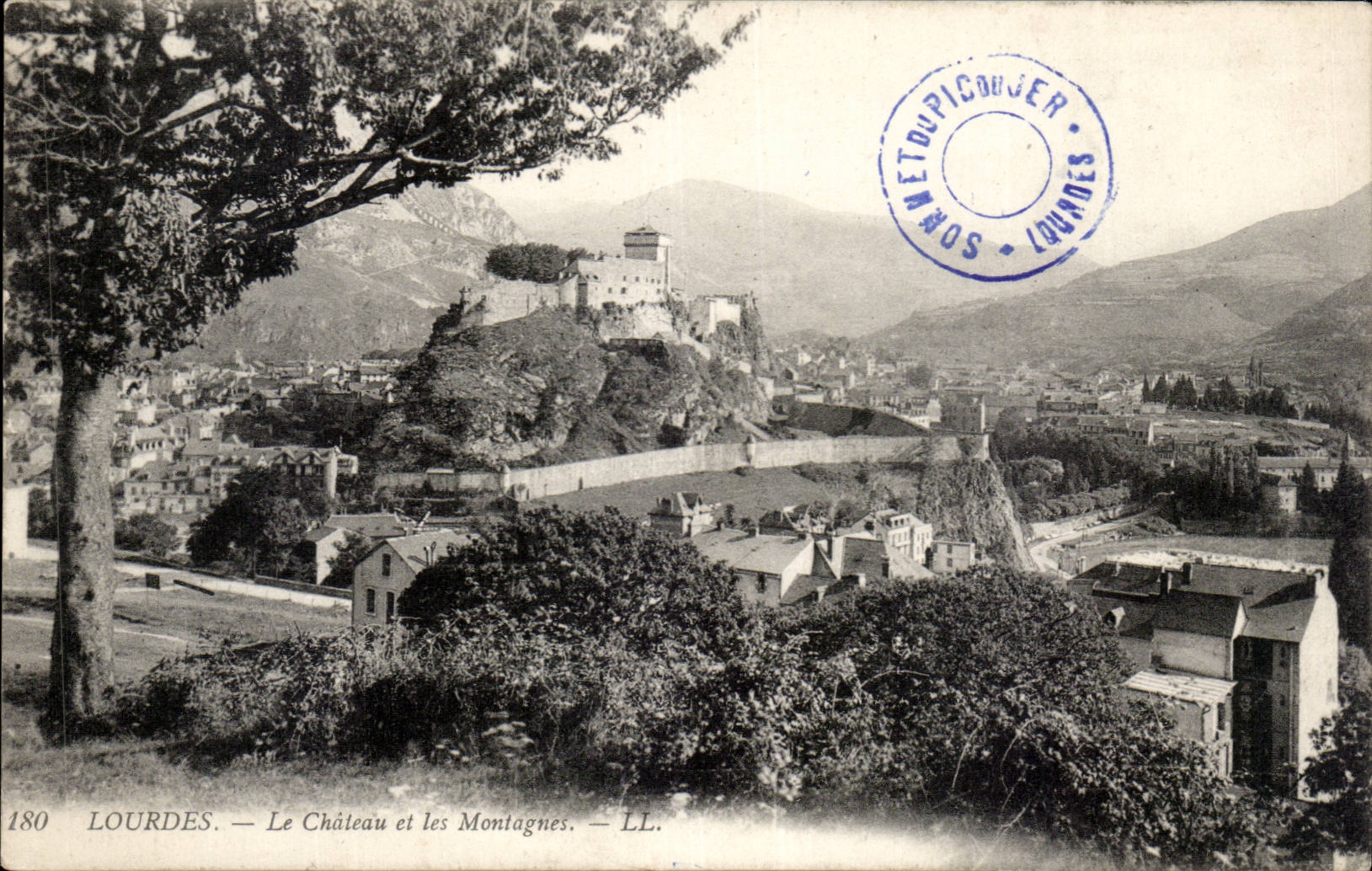 CPA Lourdes the castle and mountains