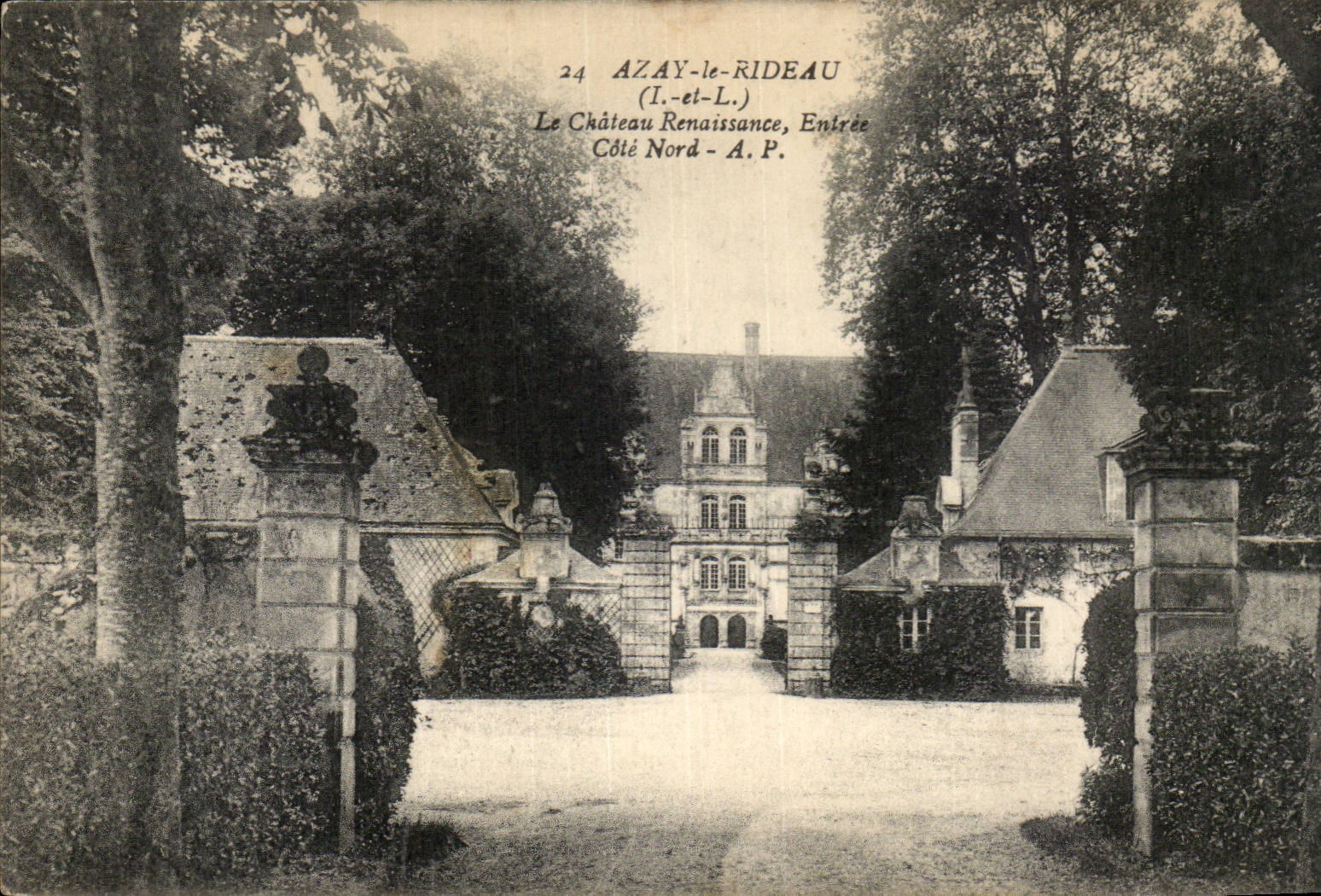 CPA Azay le rideau Le chateau Renaissance Entree cote nord