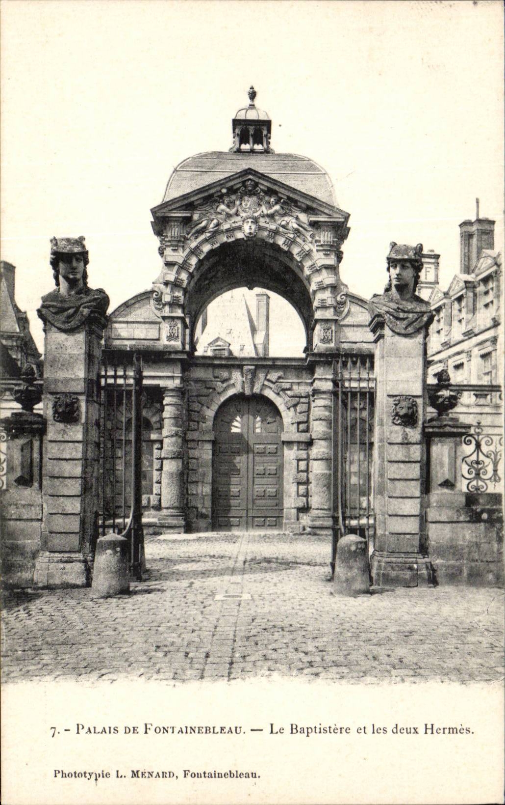 CPA Palate of Fontainebleau the Baptistry and two Hermes