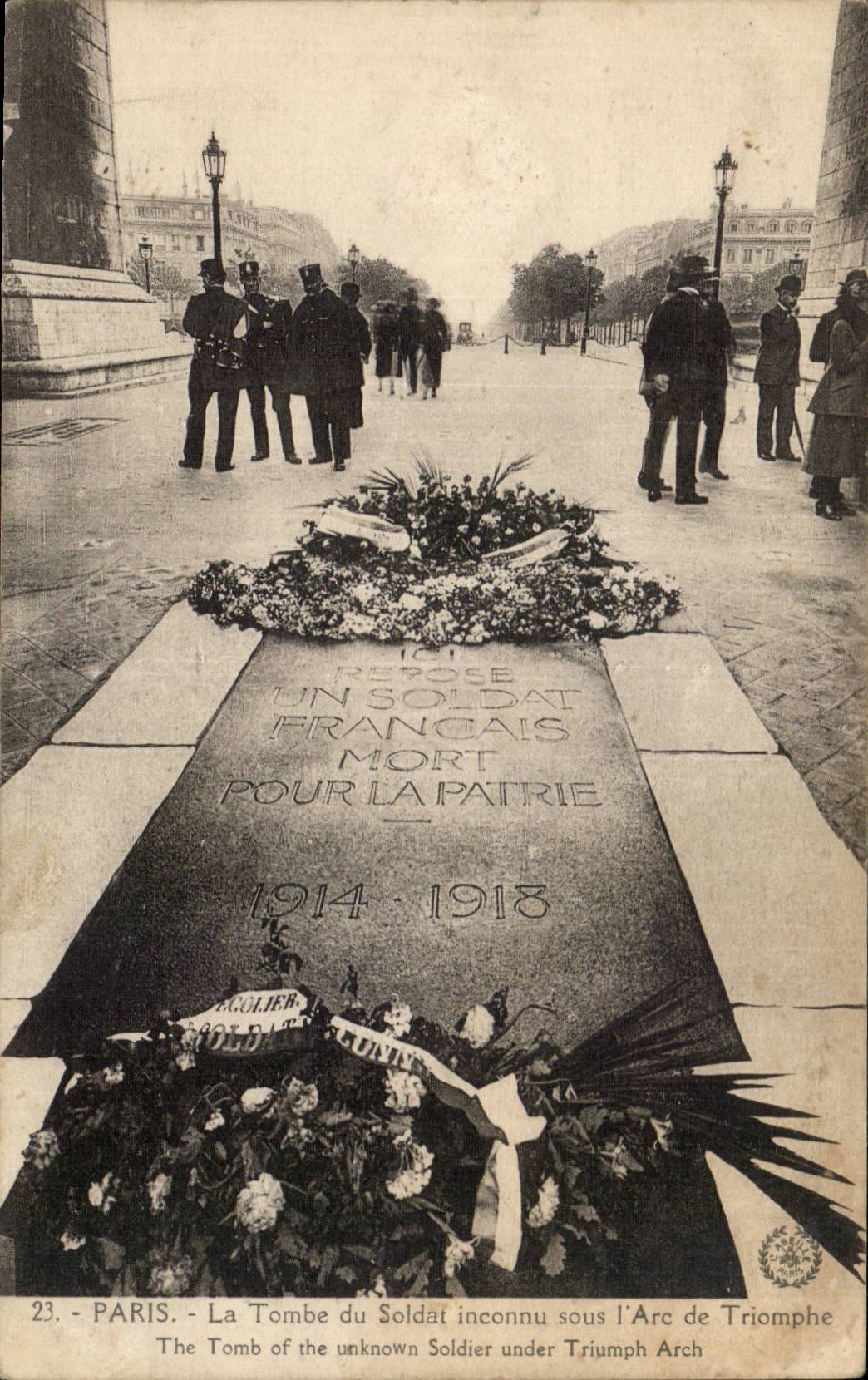 CPA Paris Fall from the unknown soldier under Arc de Triomphe
