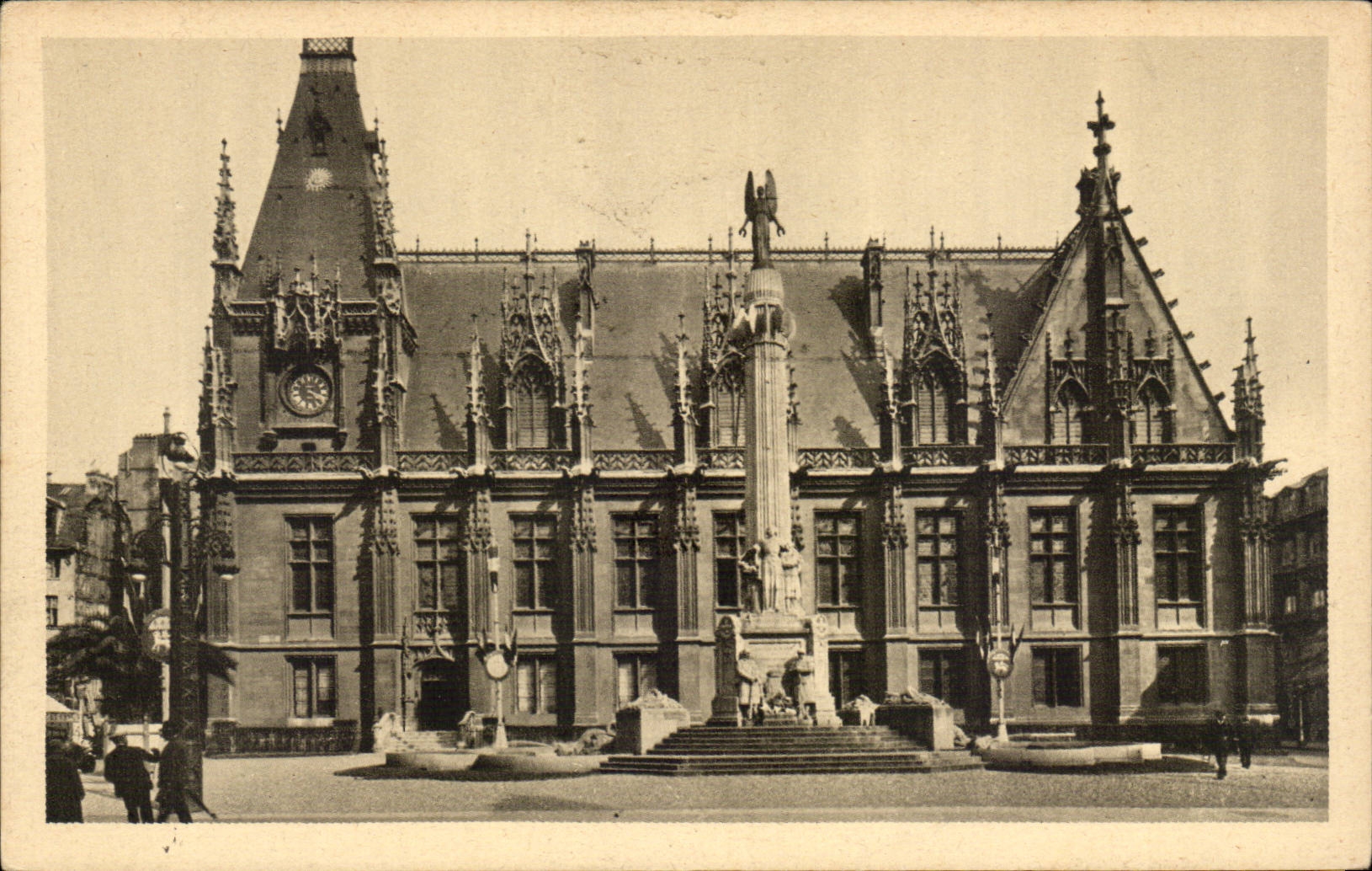 Rouen CPA Law courts Monument of the victory Places of the Foch Marshal
