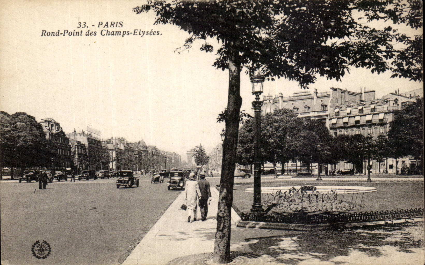 Paris CPA Rond point of the Champs Elysees Squares Marigny