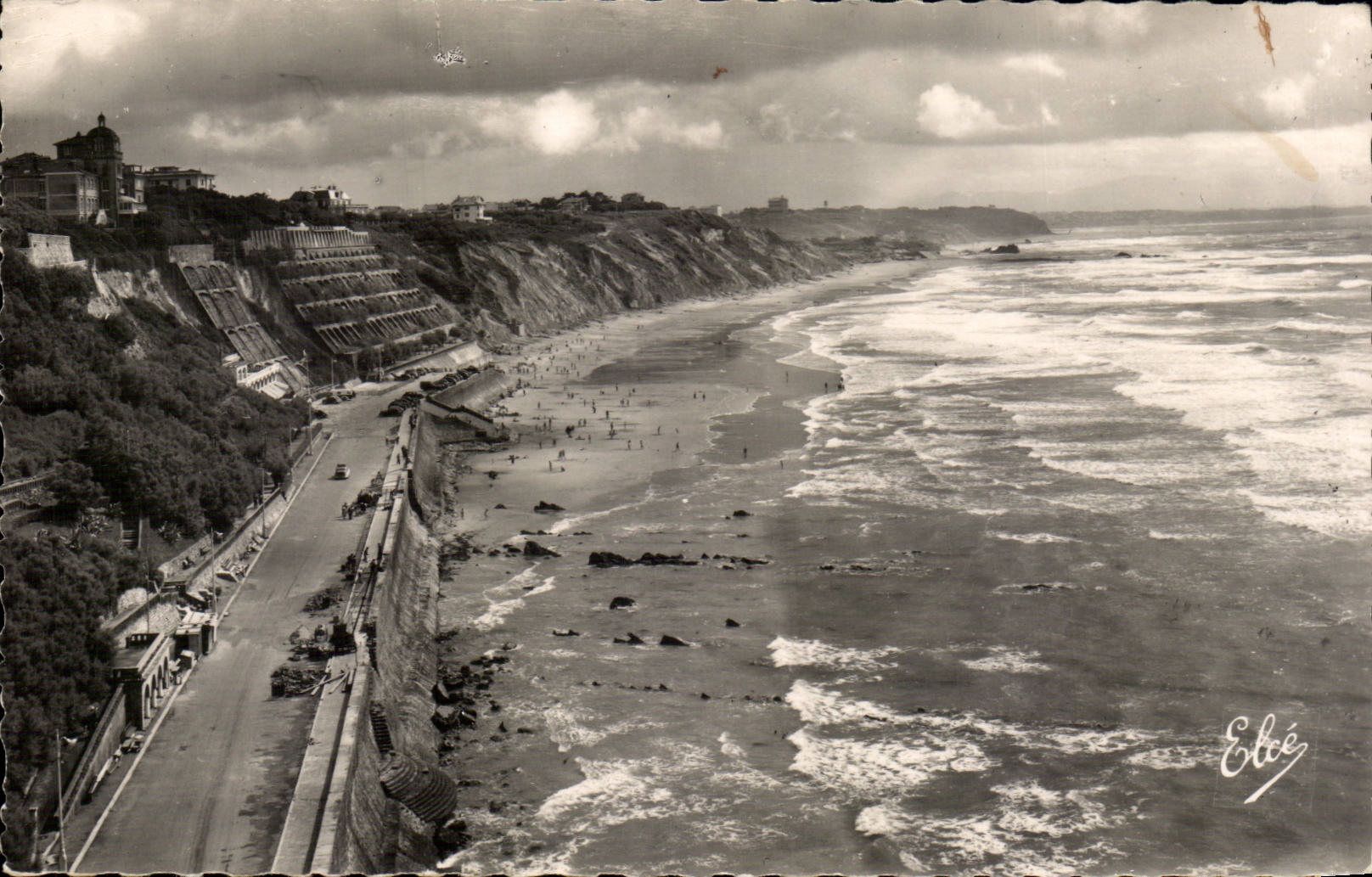 Biarritz CPM La plage a la cote des basques