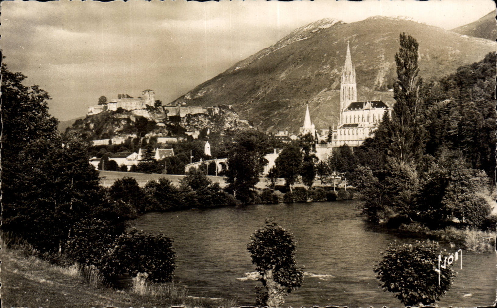 Lourdes - Gave of Pau - the Basilica - the Castle Fort - CPA