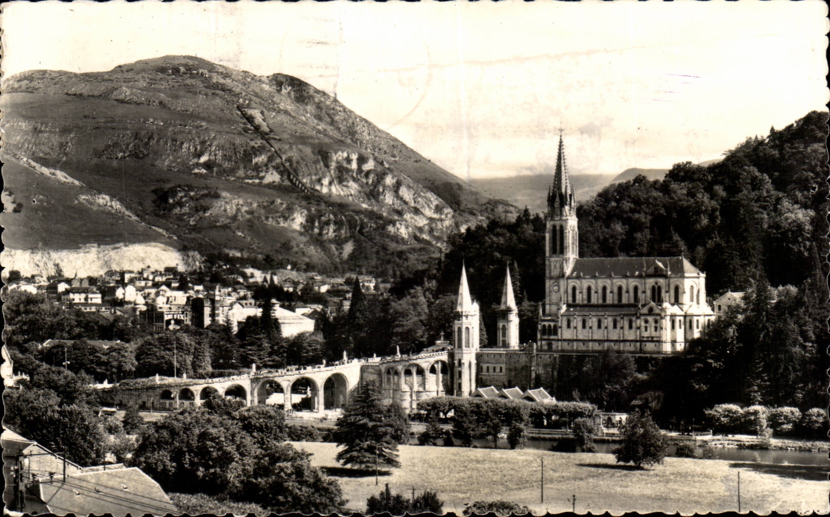 Lourdes - the Basilica - Peak of Jer - CPA