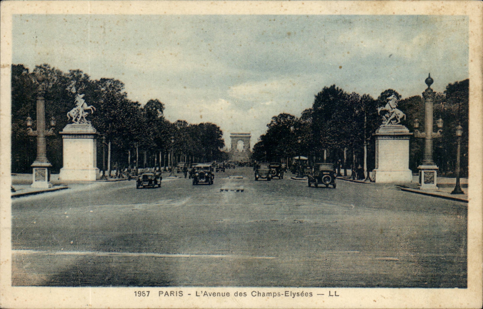 Paris - 8 - the Avenue of the Champs Elysees - CPA