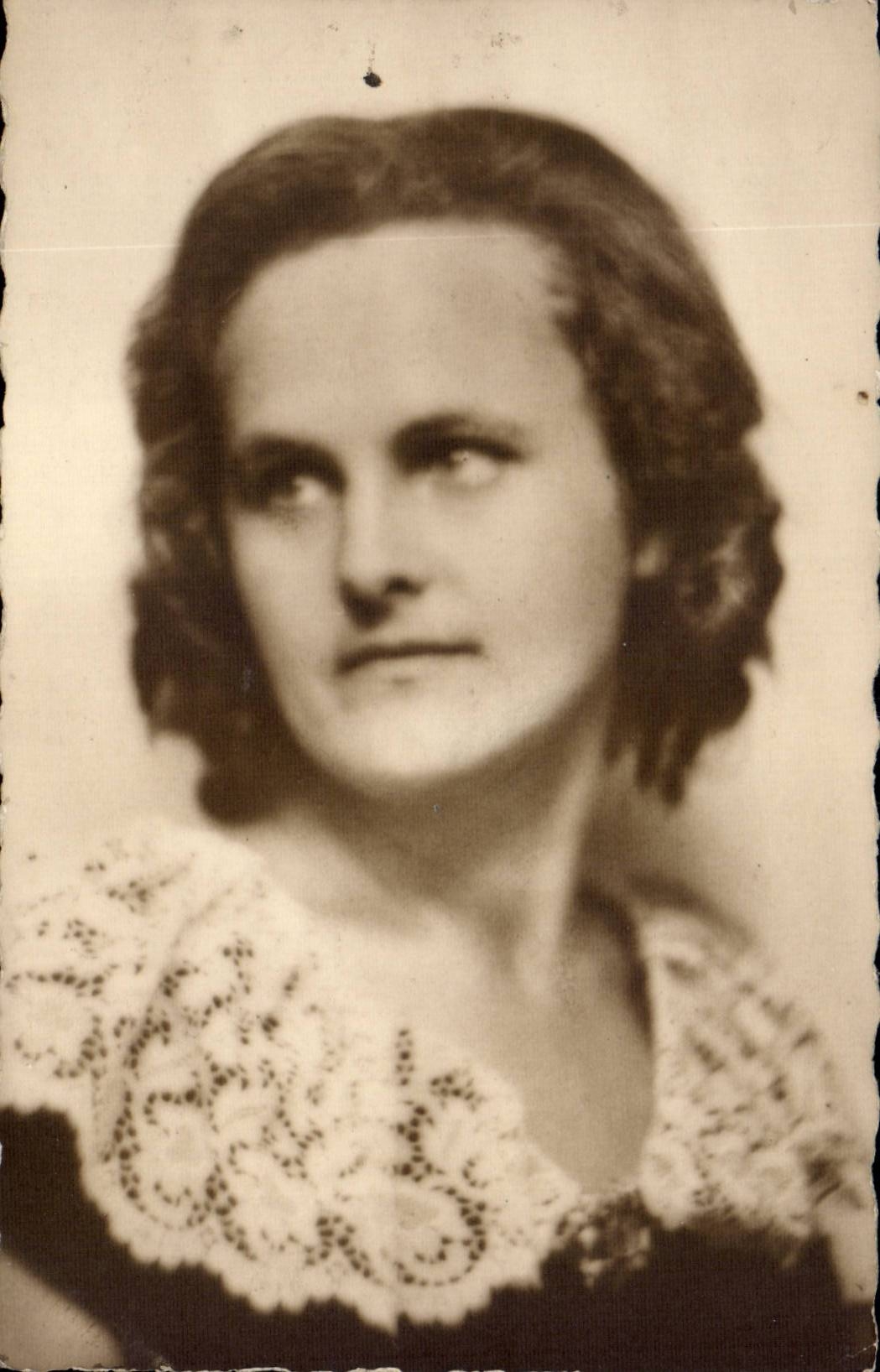 Fantasy - Woman - Stern looking woman - CPA