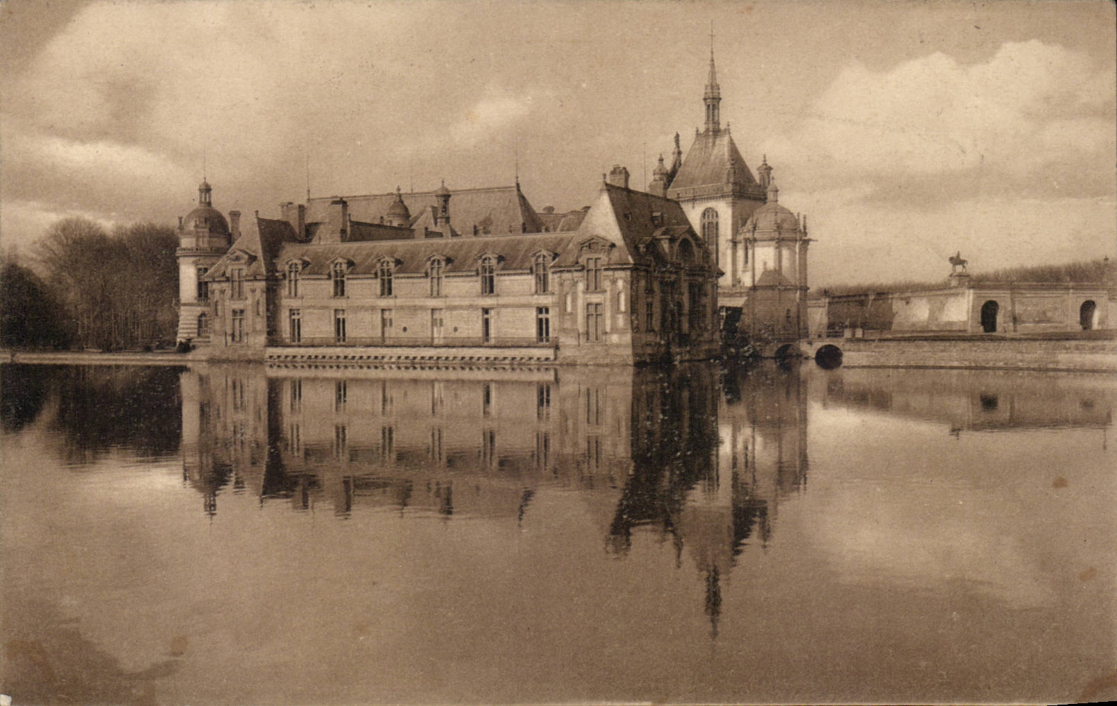 Chantilly - Castle of Chantilly - Chatelet and the Vault - CPA