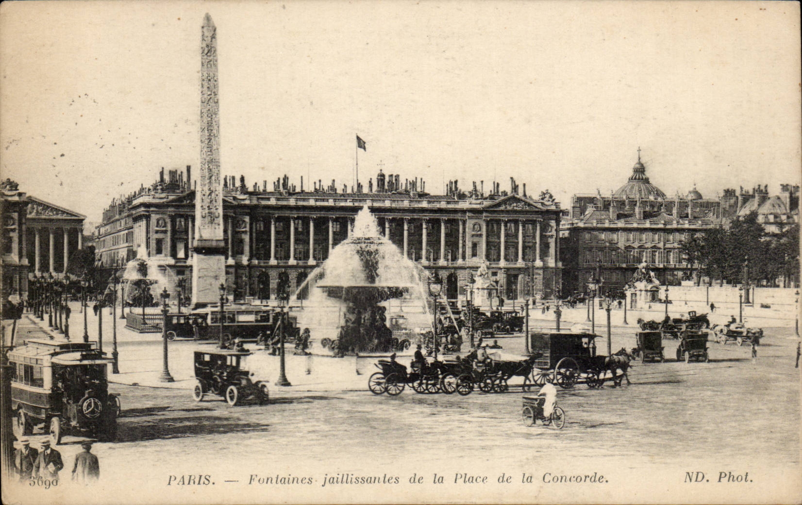 CPA Paris Fountains spouting out of the place of the Harmony