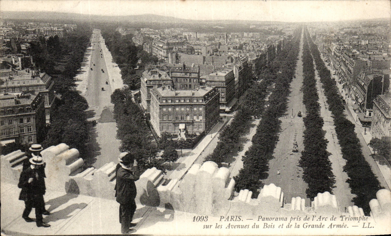 CPA Paris Panorama taken of Arc de Triomphe on the avenues of Wood and the Large army