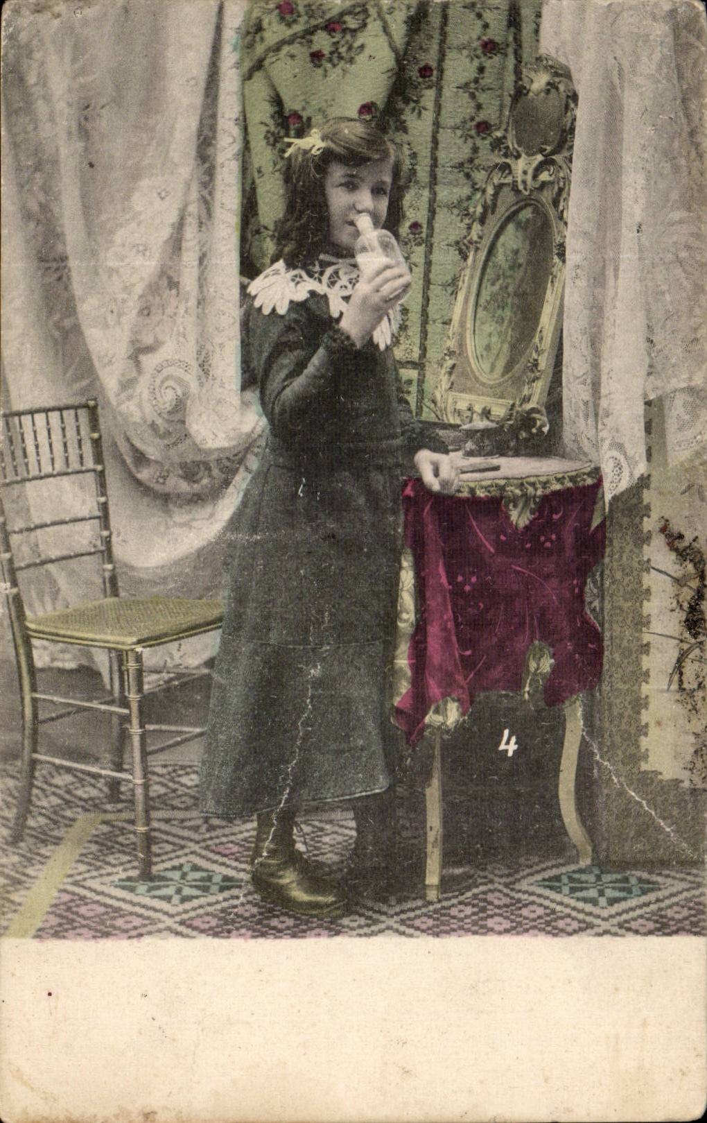 Fantasy - Child - Little girl with perfum ebottle - CPA