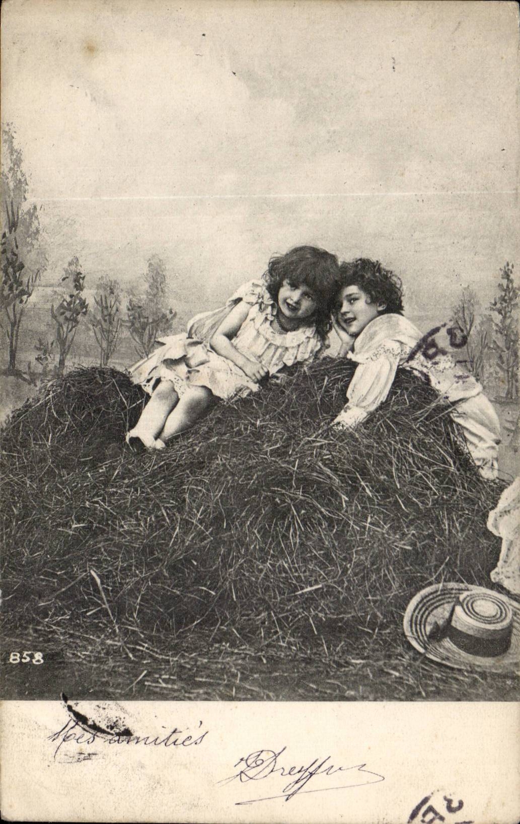 Fantasy - Child - Children At play in Hay - CPA