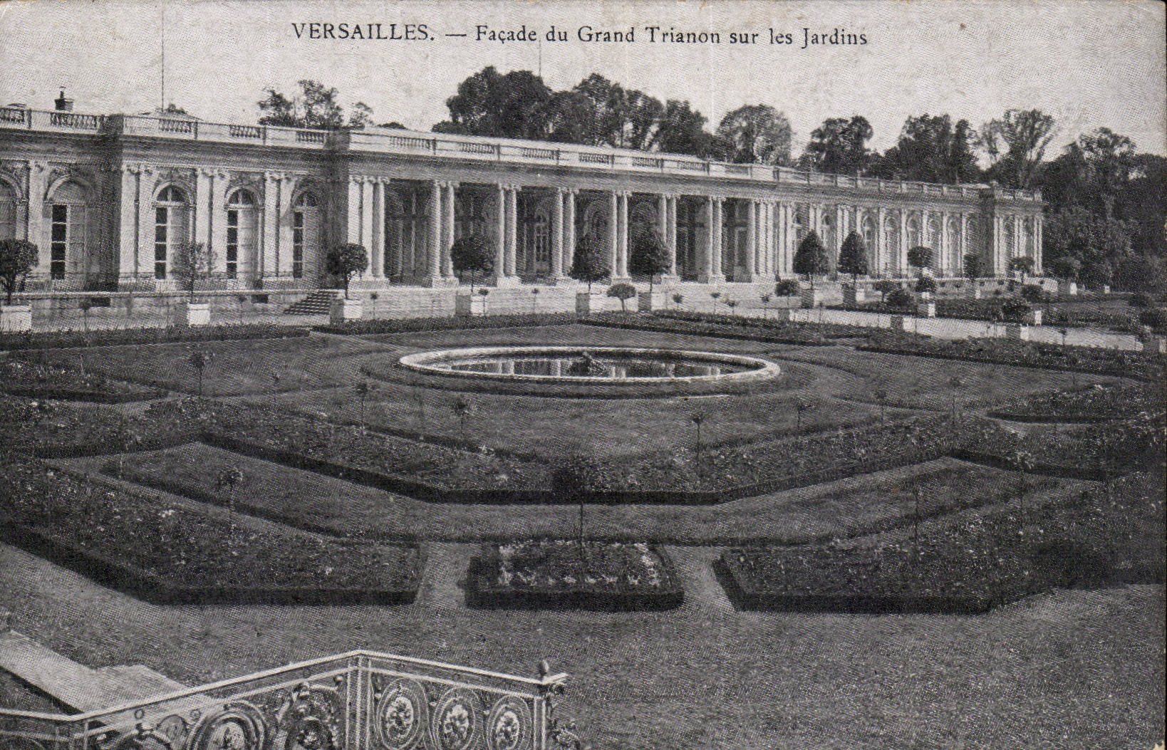 CPA Versailles Frontage of large Trianon on the gardens