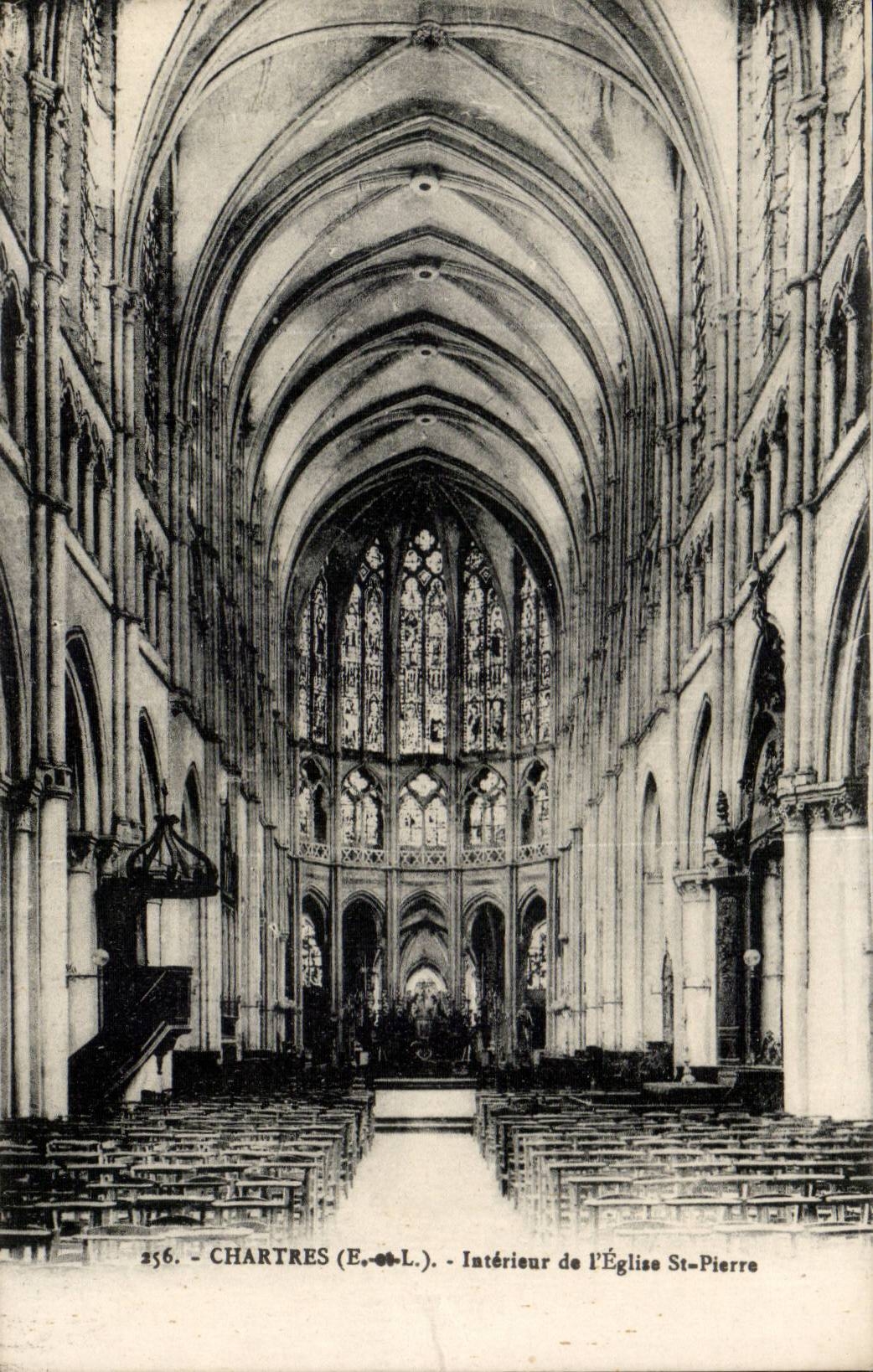 CPA Chartres Interior of the church St Pierre