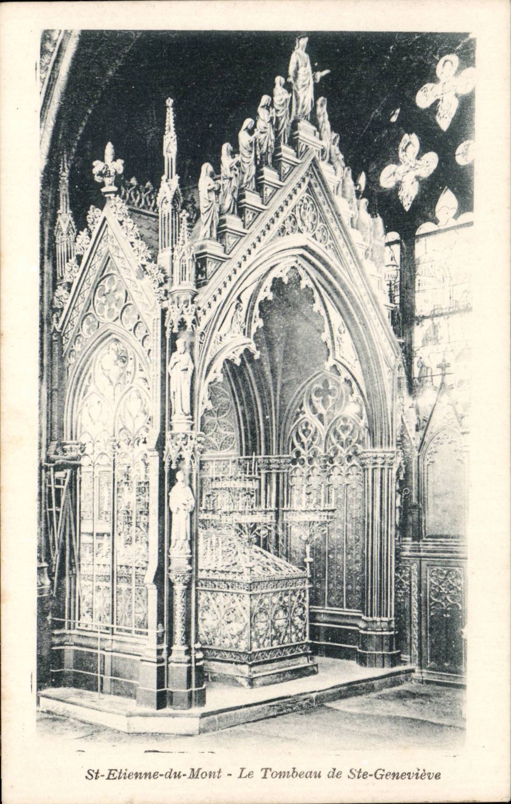 CPA Paris St Etienne of the Mount the tomb of co Genevieve