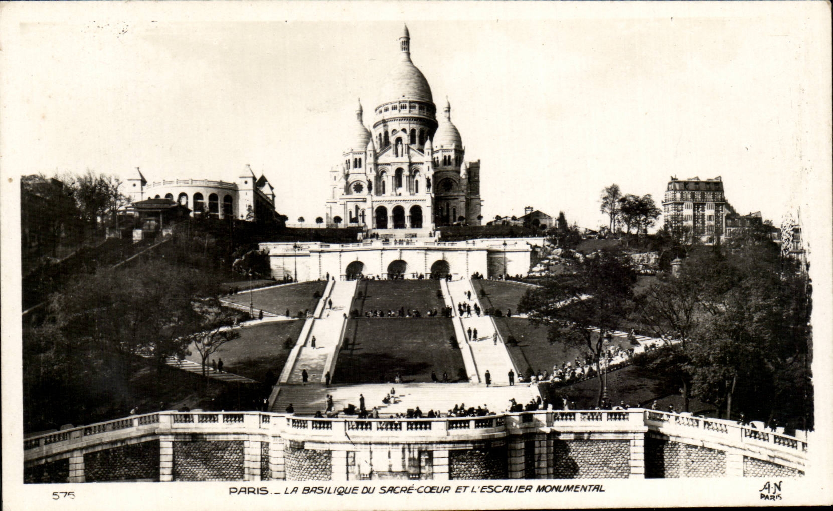 CPA Paris Basilique du Sacre Coeur et escalier monumental