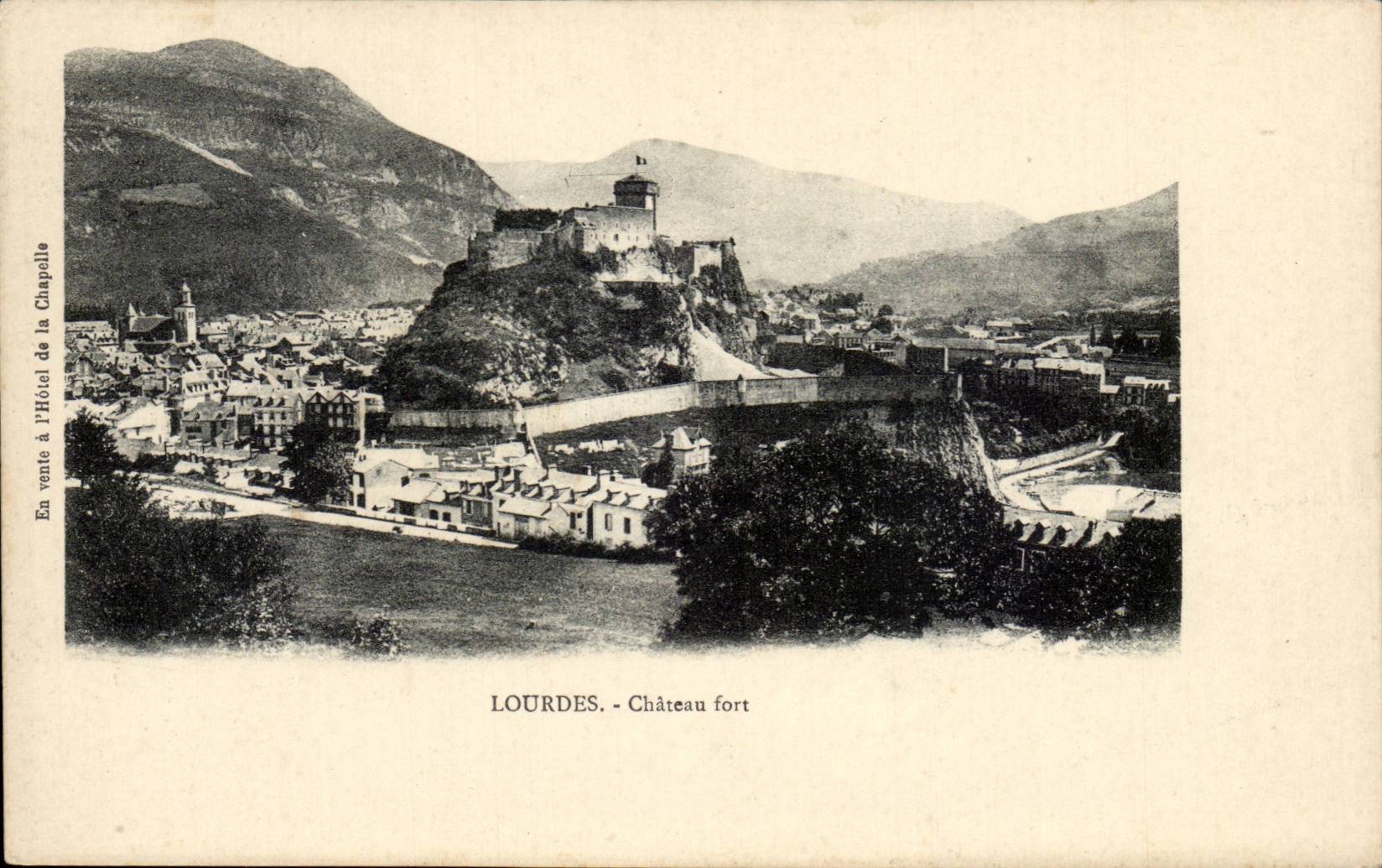 CPA Lourdes strong Castle