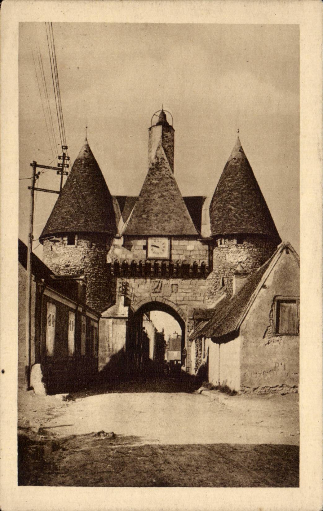 CPA Chateauroux Deols Gate of the clock Old belfry