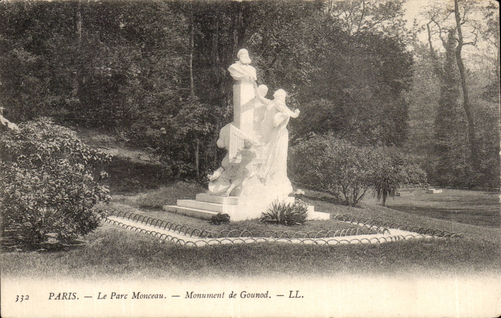 CPA Paris Park Heap Monument of Gounod
