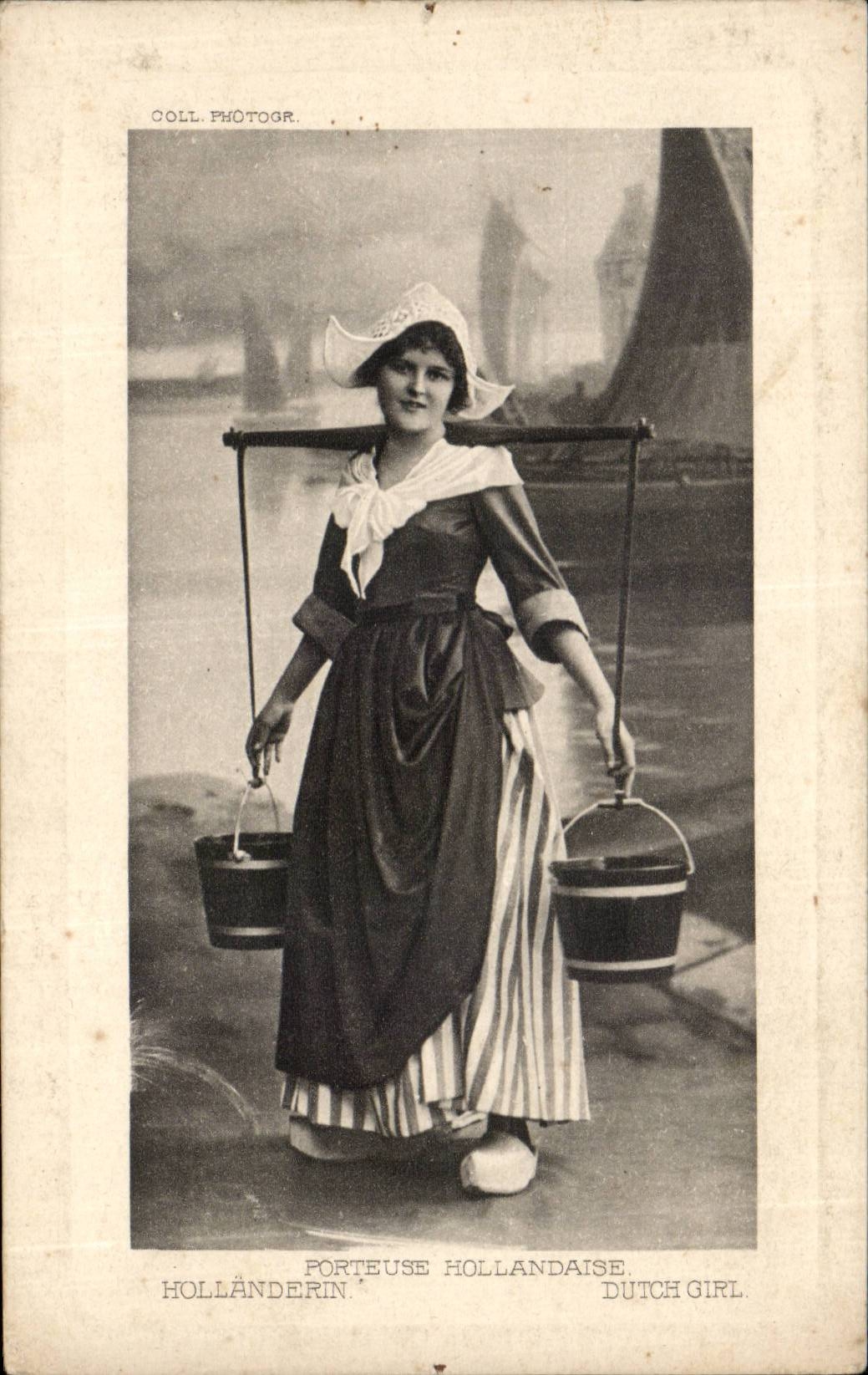 Hollandisches tragendes CPA (Folklorekostum)