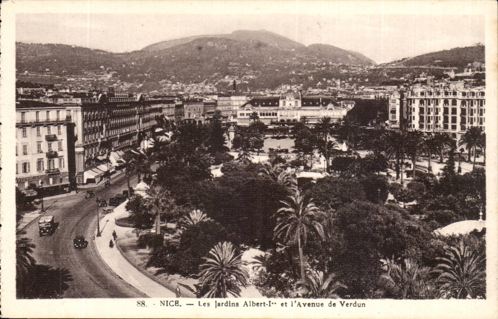 CPA Nice the gardens Albert 1st and the avenue of Verdun