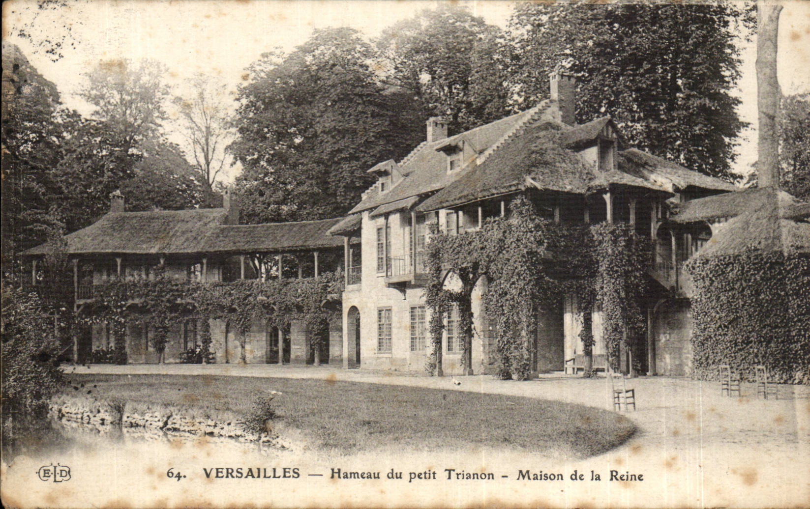 CPA Versailles Hamlet of small Trianon House of the queen