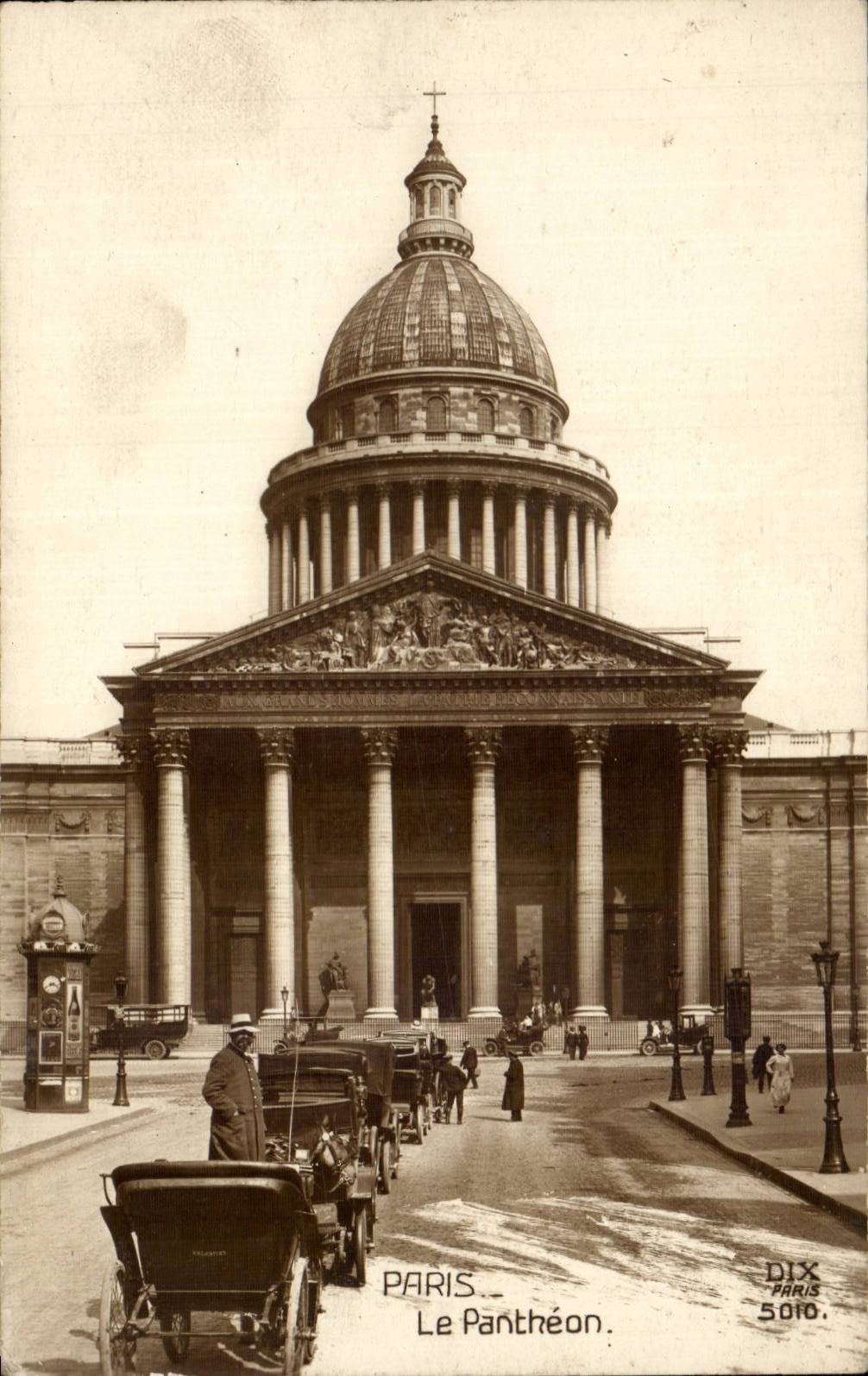 Paris CPA the Pantheon and Eglise co Genevieve