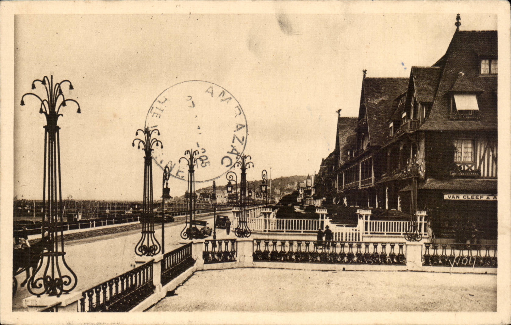CPA Deauville the walk and Normandy