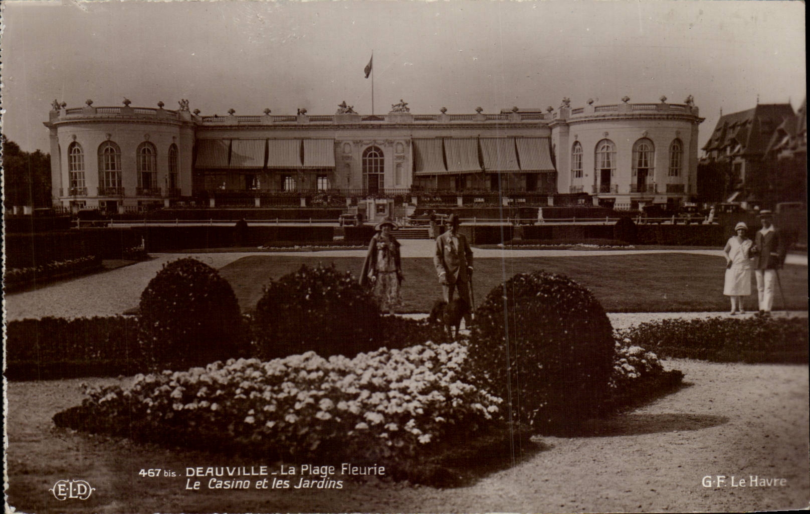 Deauville CPA the flowered beach the casino and gardens