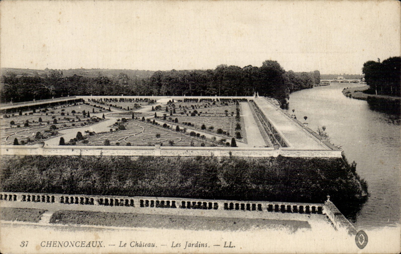 CPA Chenonceaux Le chateau les jardins