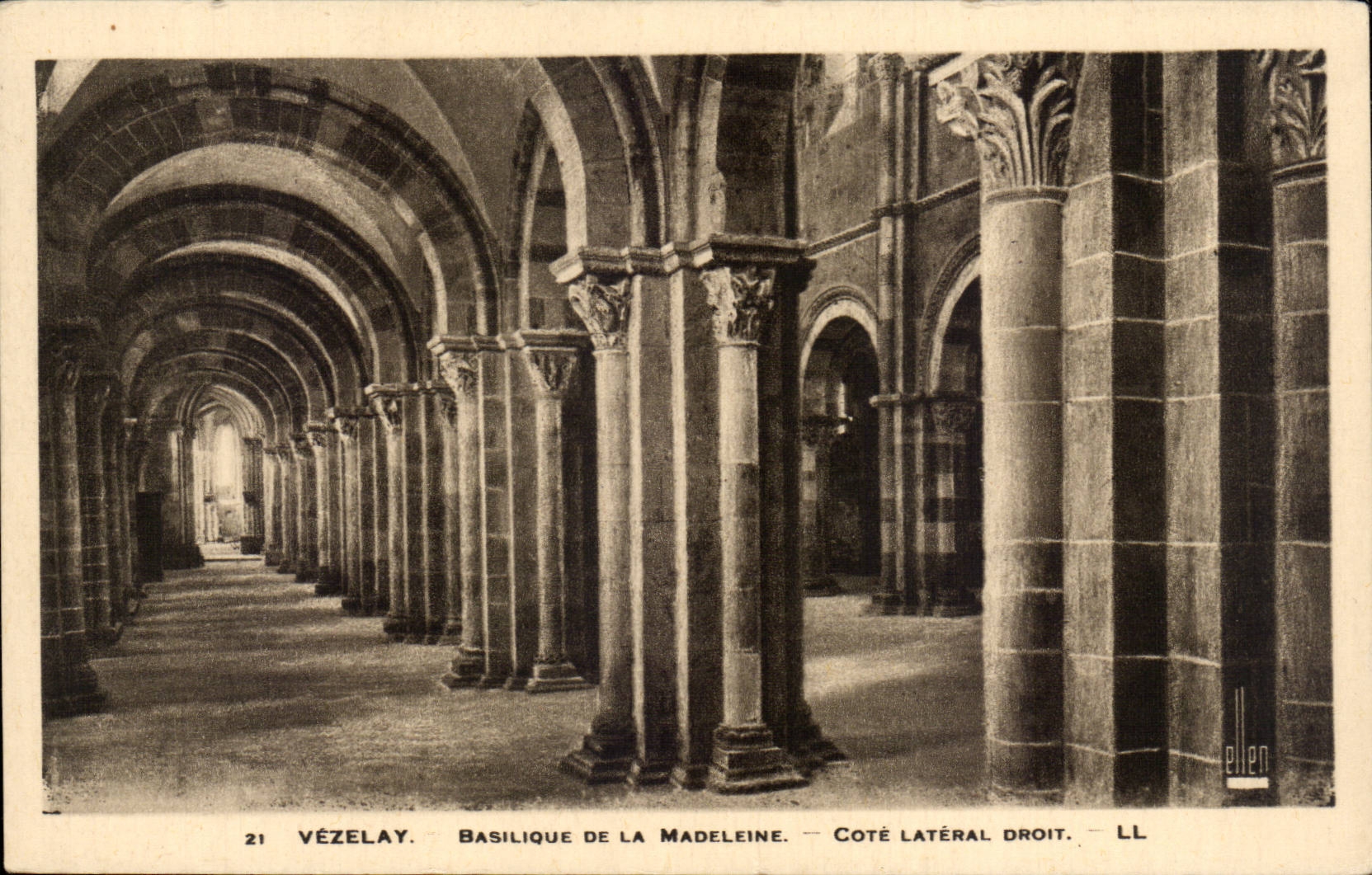CPA Vezelay Basilique of the Madeleine Dimensions side right