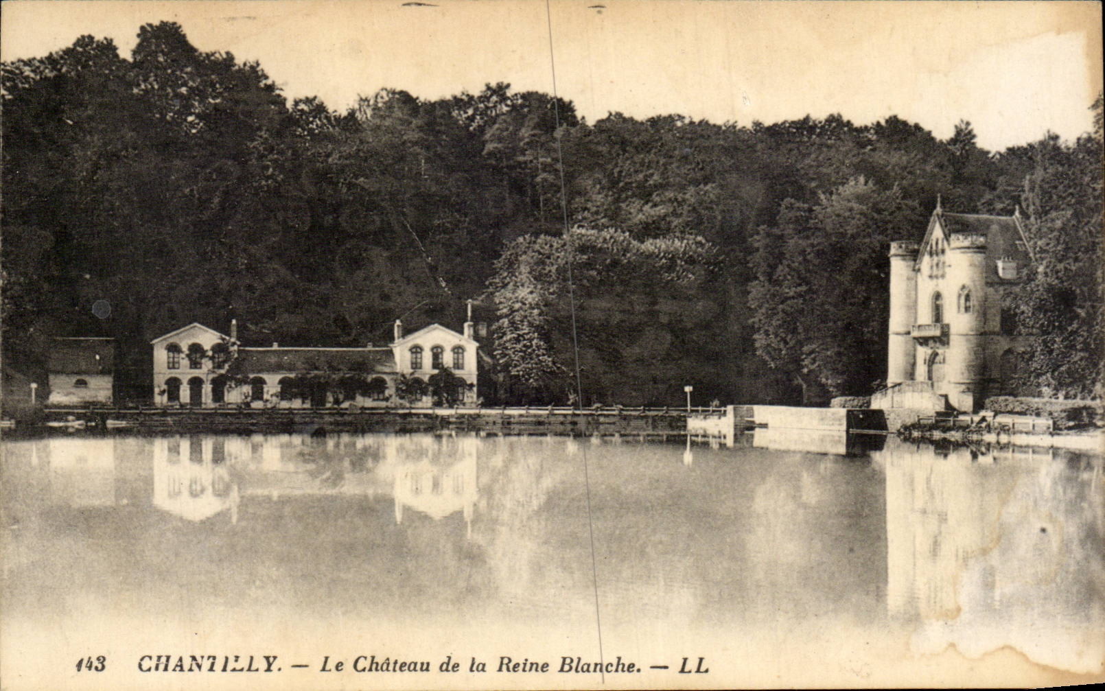 CPA Chantilly the castle of the white queen