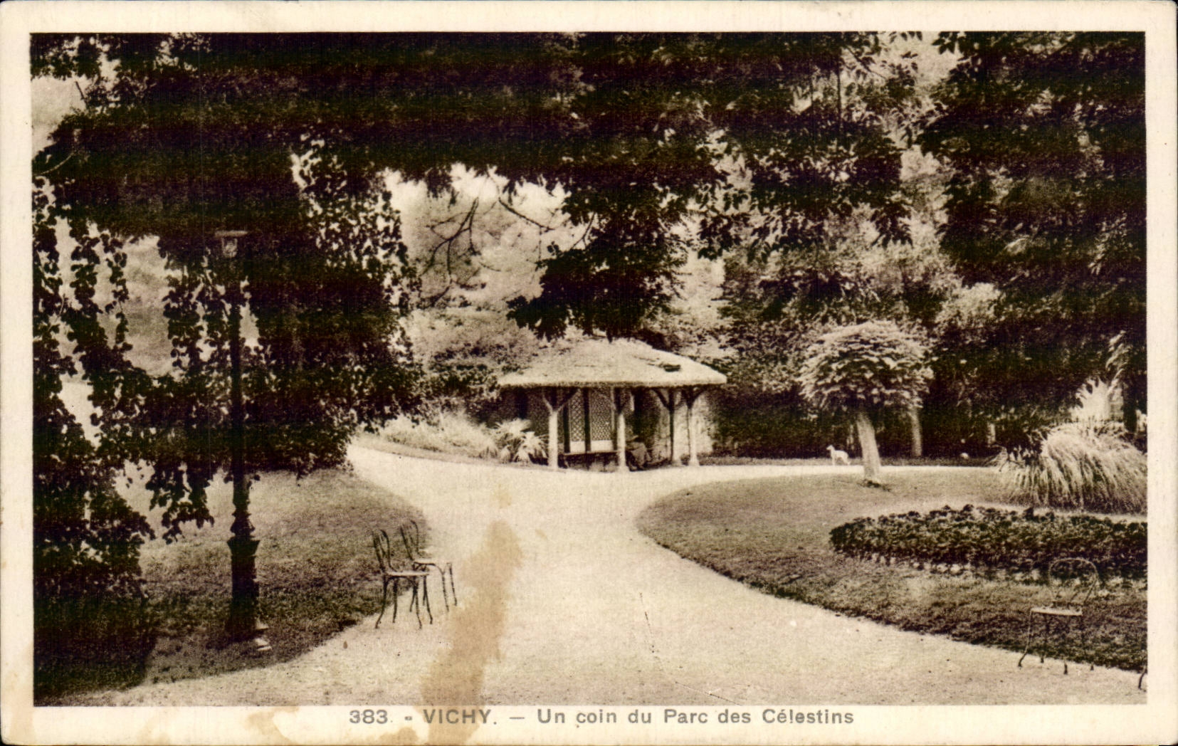 CPA Vichy un coin du parc des CElestins