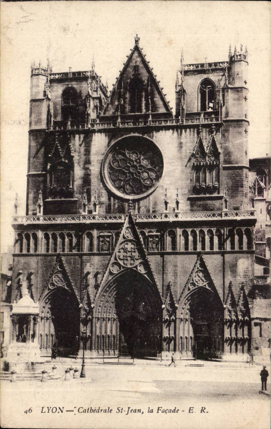 CPA Lyon Cathedral Saint Jean the frontage