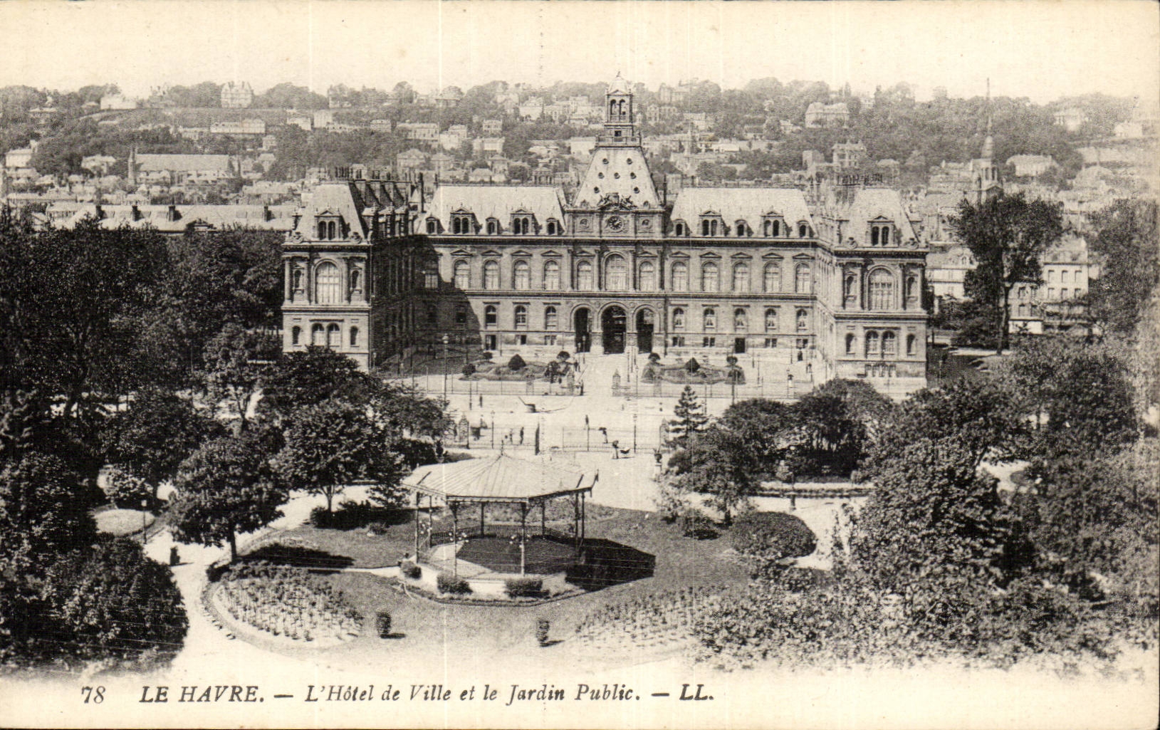 Le Havre CPA L'hotel de ville et le jardin public